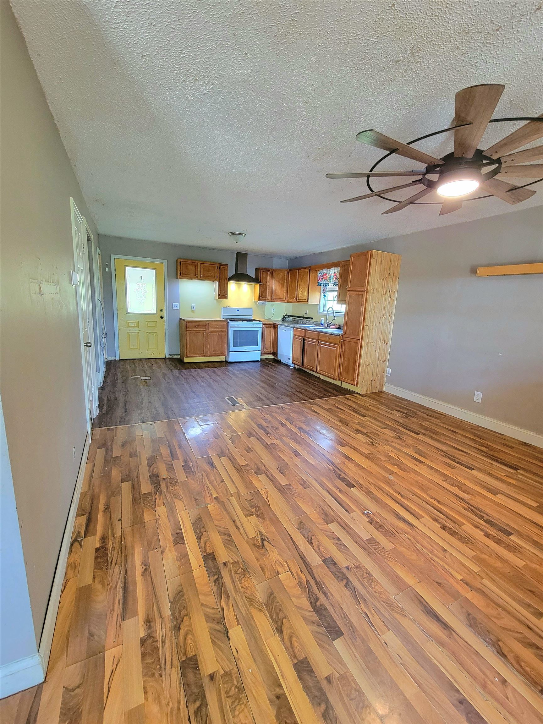 441 Church St, Hartford, Kentucky 42347, 3 Bedrooms Bedrooms, ,2 BathroomsBathrooms,Single Family Residence,For Sale,Church St,91967