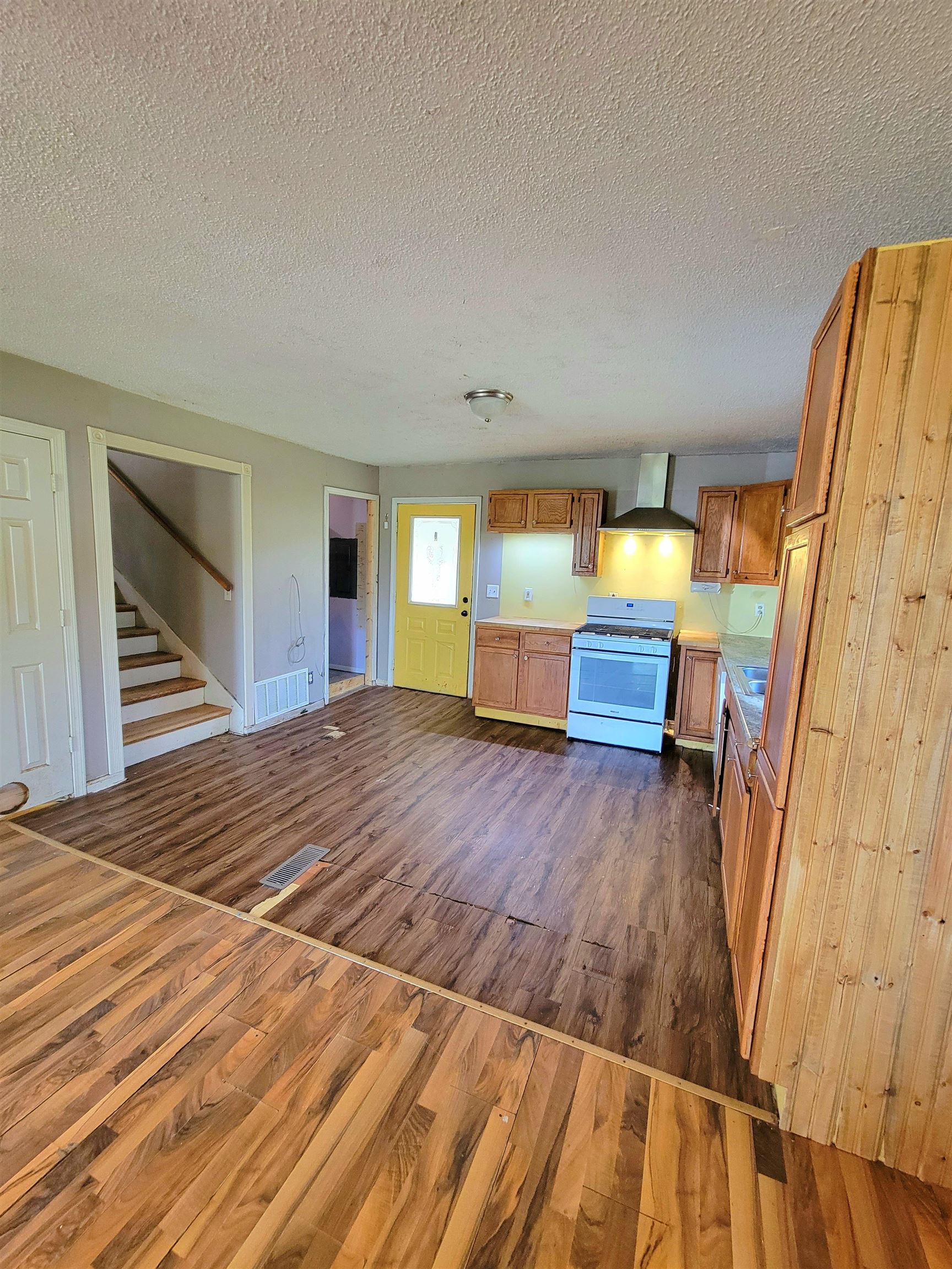 441 Church St, Hartford, Kentucky 42347, 3 Bedrooms Bedrooms, ,2 BathroomsBathrooms,Single Family Residence,For Sale,Church St,91967