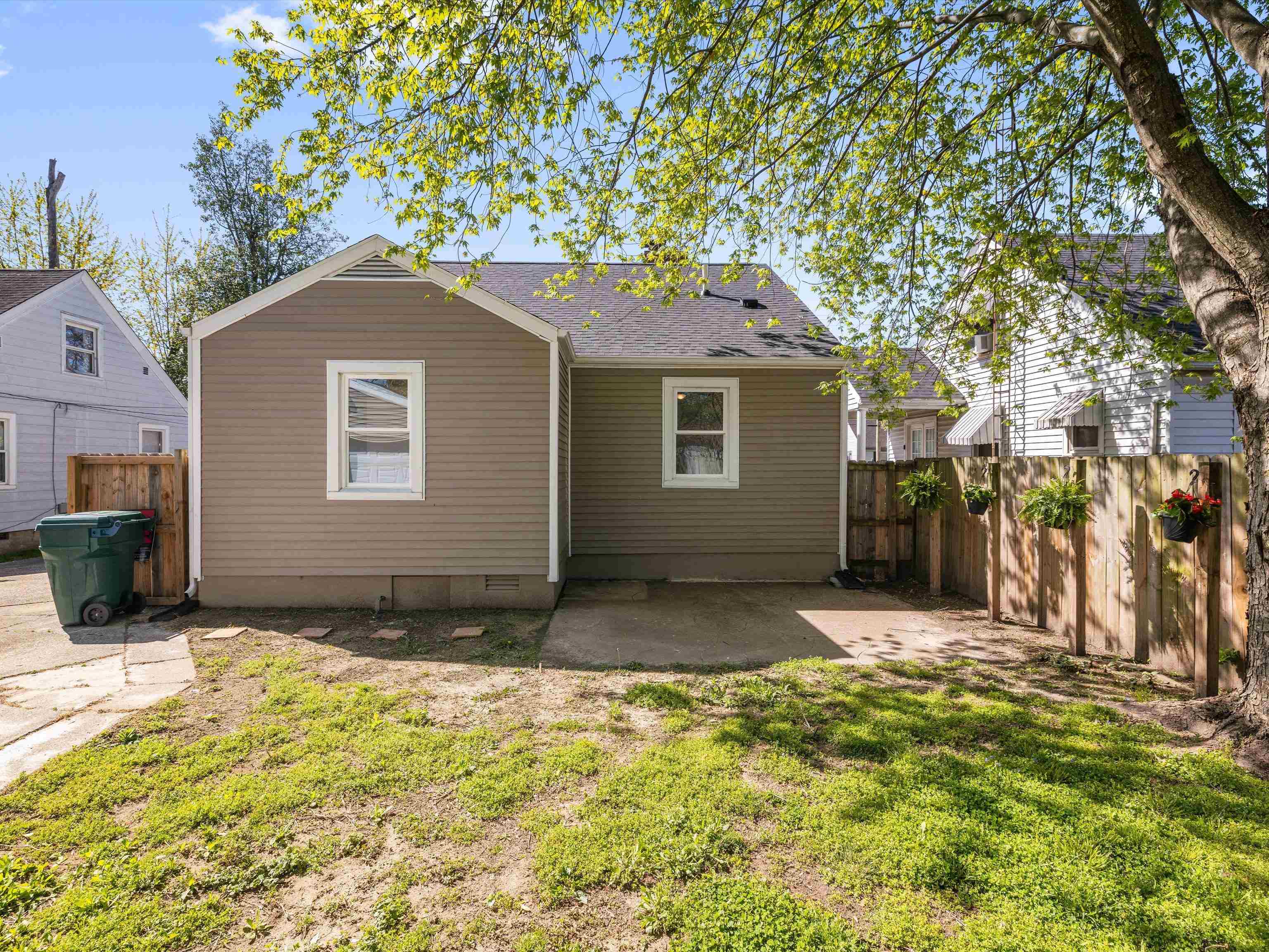 807 East 21st, Owensboro, Kentucky 42303, 3 Bedrooms Bedrooms, ,2 BathroomsBathrooms,Single Family Residence,For Sale,East 21st,91971