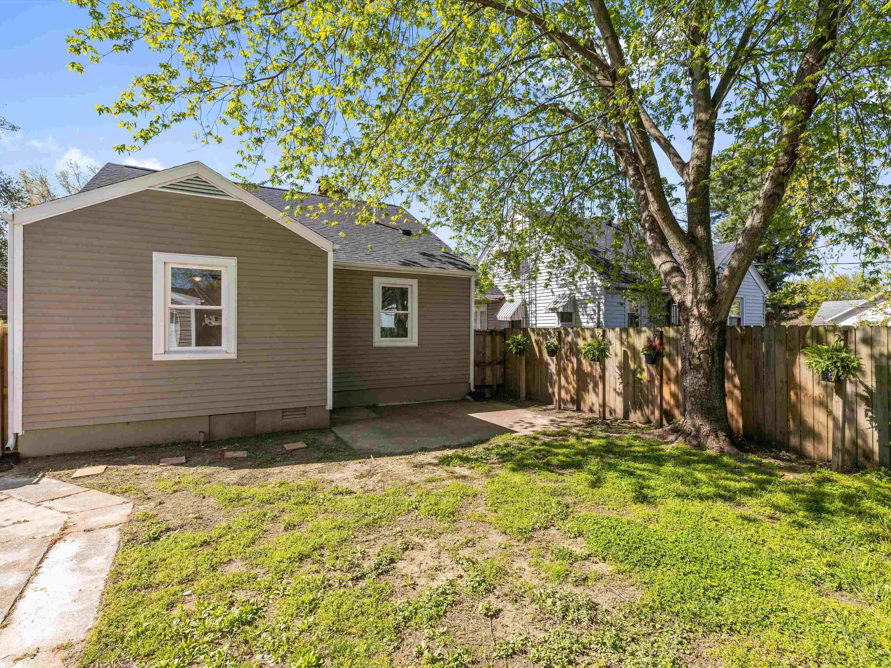 807 East 21st, Owensboro, Kentucky 42303, 3 Bedrooms Bedrooms, ,2 BathroomsBathrooms,Single Family Residence,For Sale,East 21st,91971