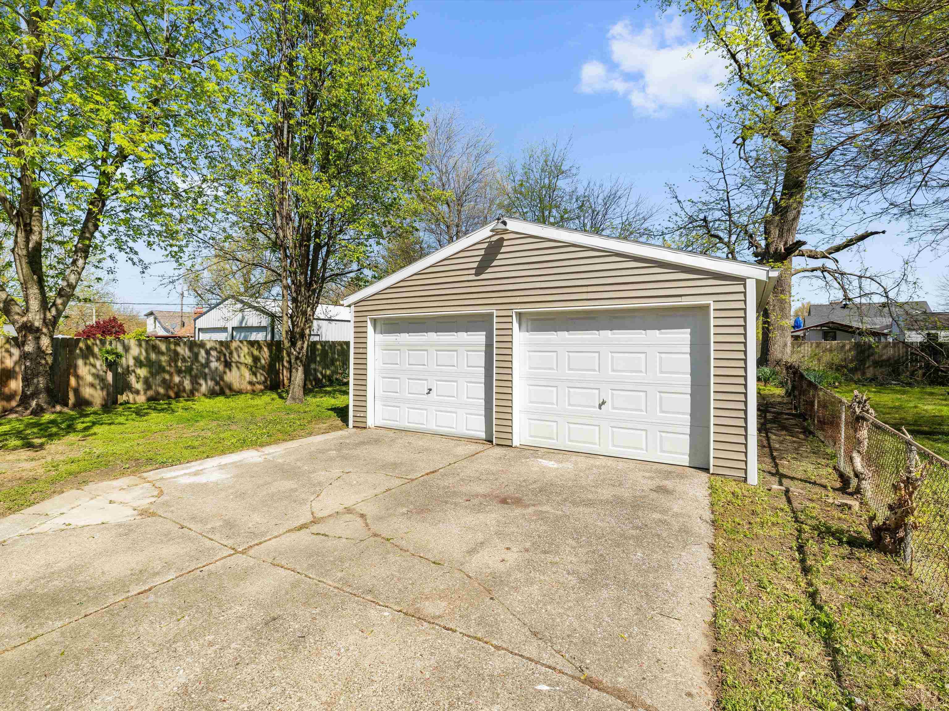 807 East 21st, Owensboro, Kentucky 42303, 3 Bedrooms Bedrooms, ,2 BathroomsBathrooms,Single Family Residence,For Sale,East 21st,91971
