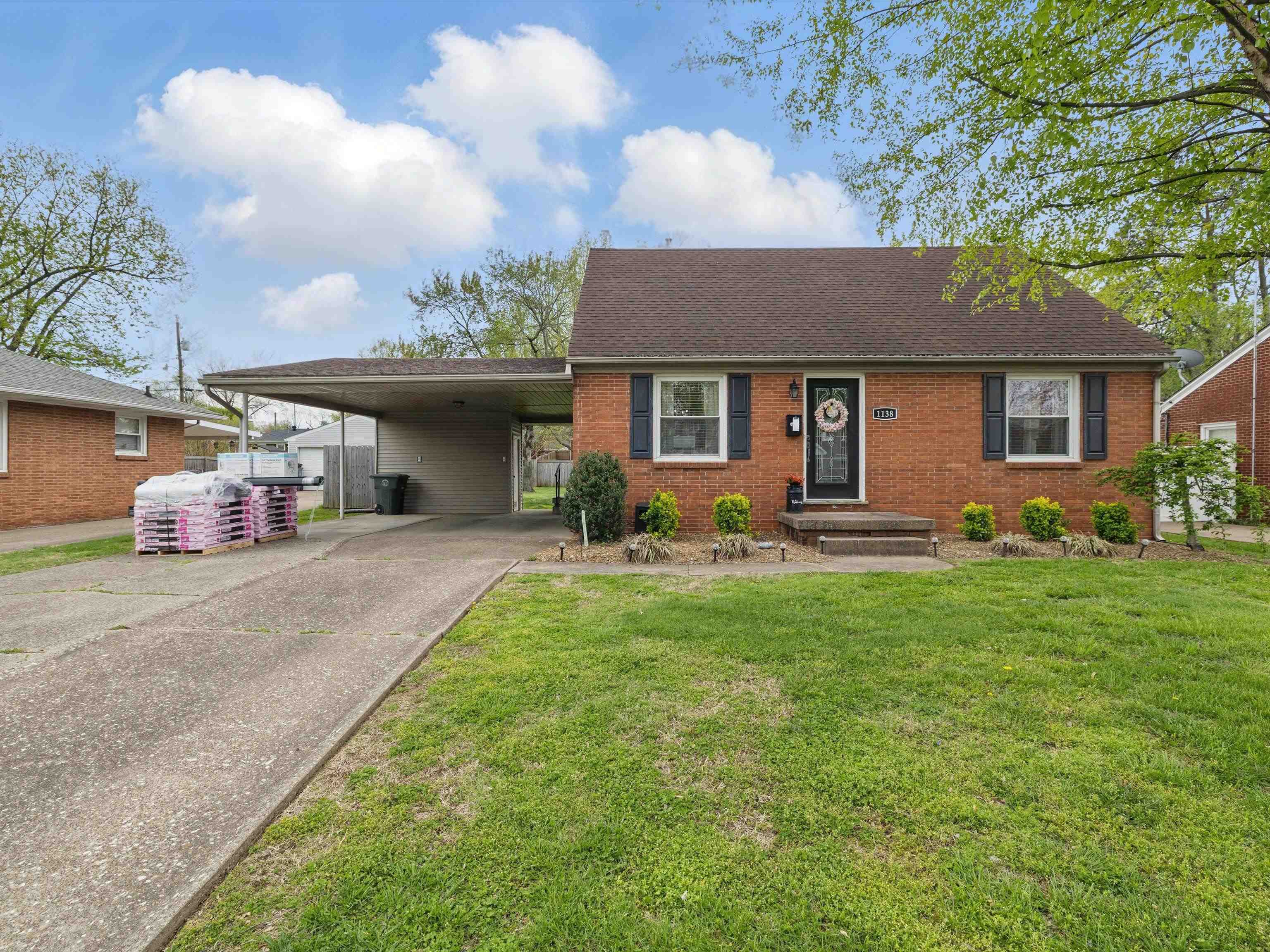 1138 Avondale Road, Owensboro, Kentucky 42303, 4 Bedrooms Bedrooms, ,1 BathroomBathrooms,Single Family Residence,For Sale,Avondale Road,91973
