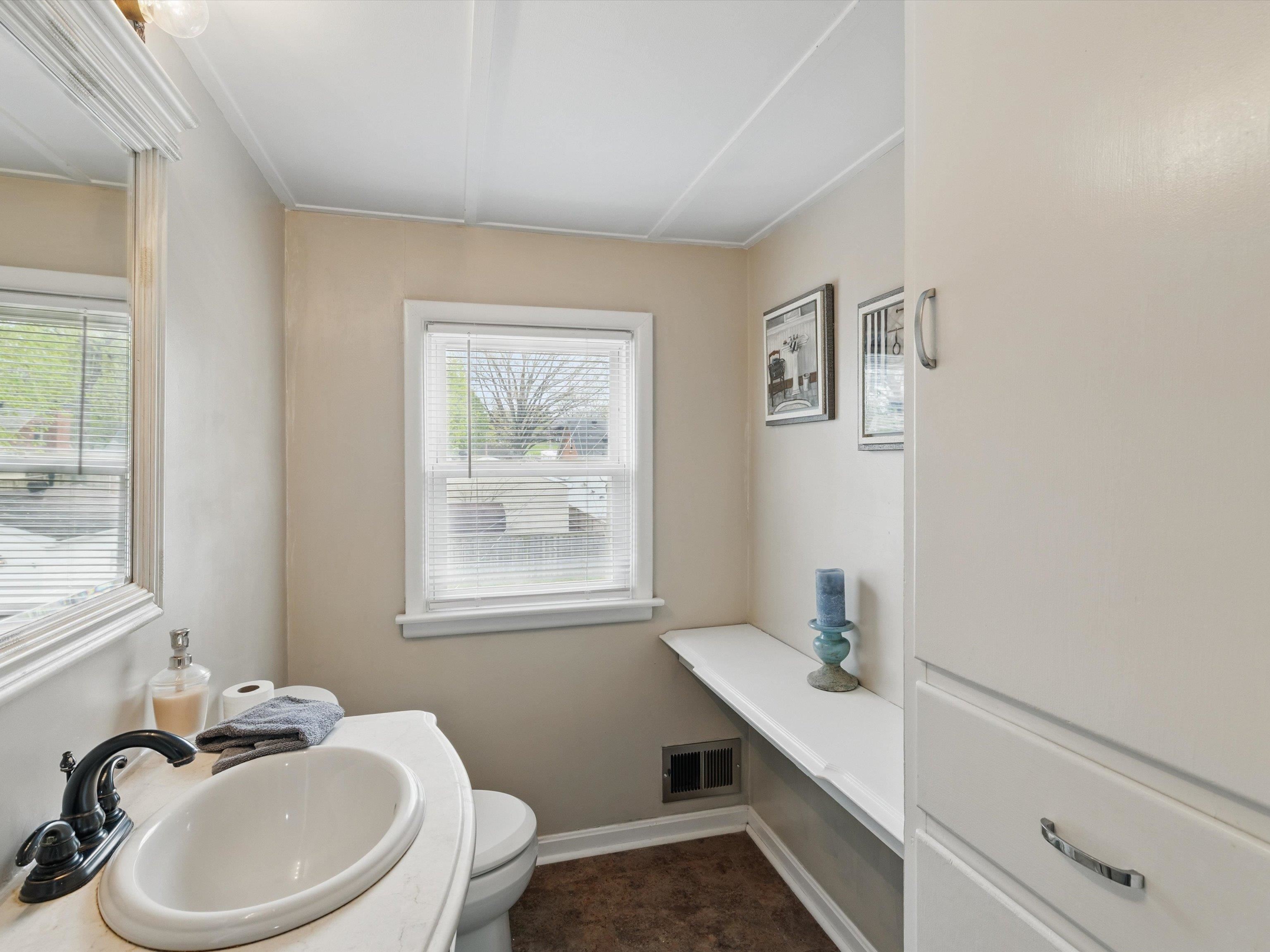 1138 Avondale Road, Owensboro, Kentucky 42303, 4 Bedrooms Bedrooms, ,1 BathroomBathrooms,Single Family Residence,For Sale,Avondale Road,91973