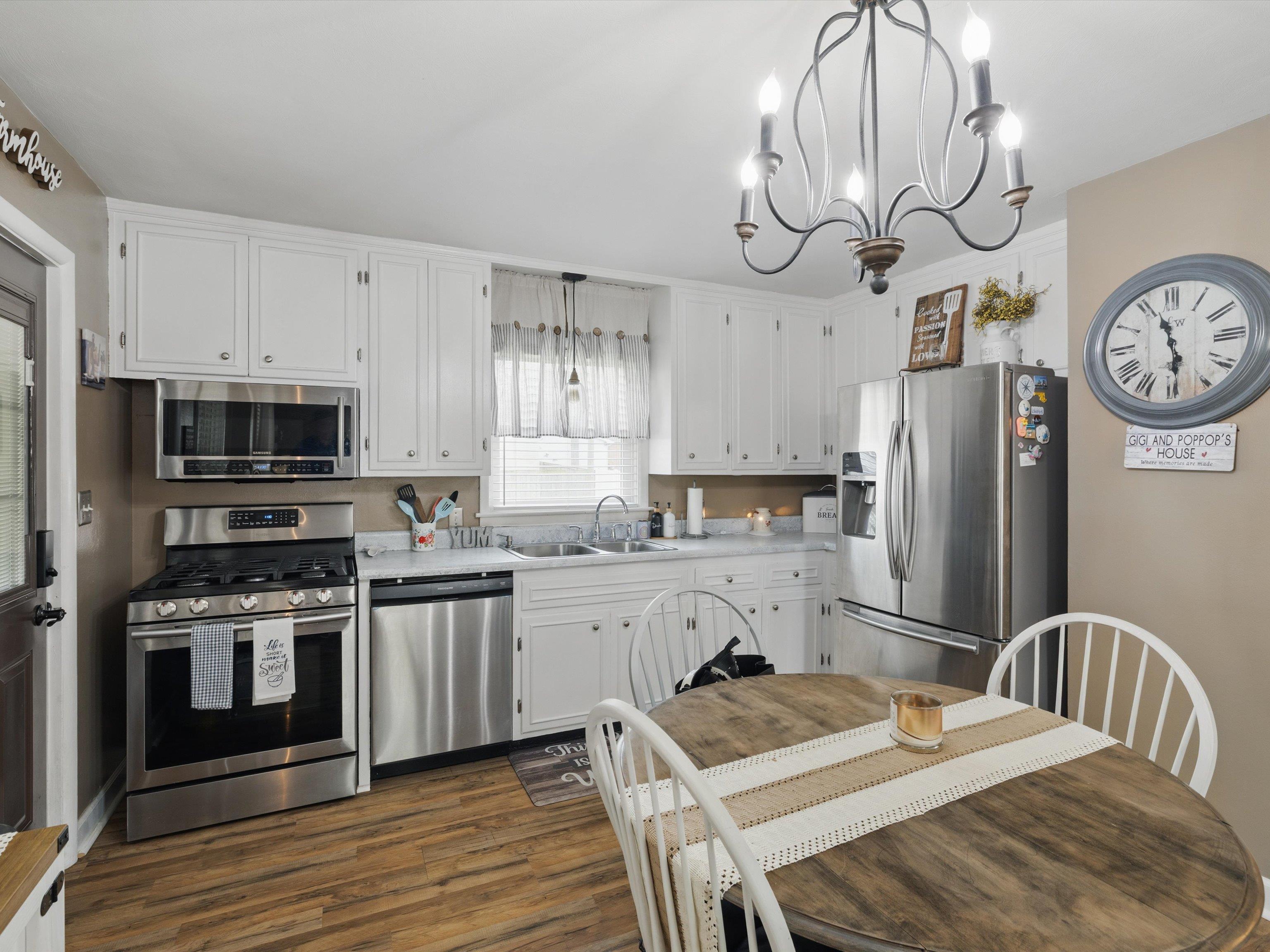 1138 Avondale Road, Owensboro, Kentucky 42303, 4 Bedrooms Bedrooms, ,1 BathroomBathrooms,Single Family Residence,For Sale,Avondale Road,91973