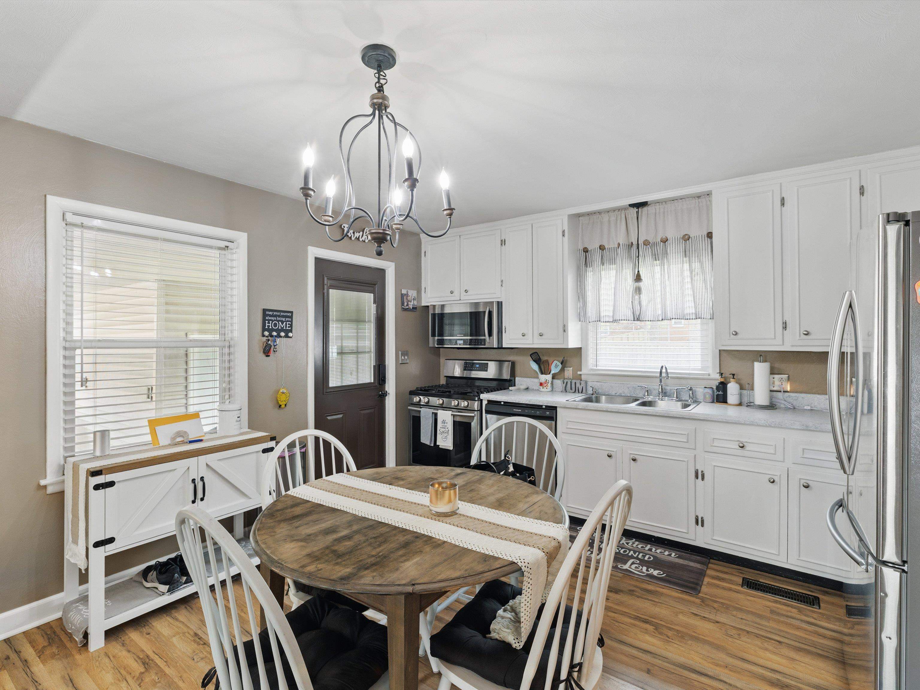 1138 Avondale Road, Owensboro, Kentucky 42303, 4 Bedrooms Bedrooms, ,1 BathroomBathrooms,Single Family Residence,For Sale,Avondale Road,91973