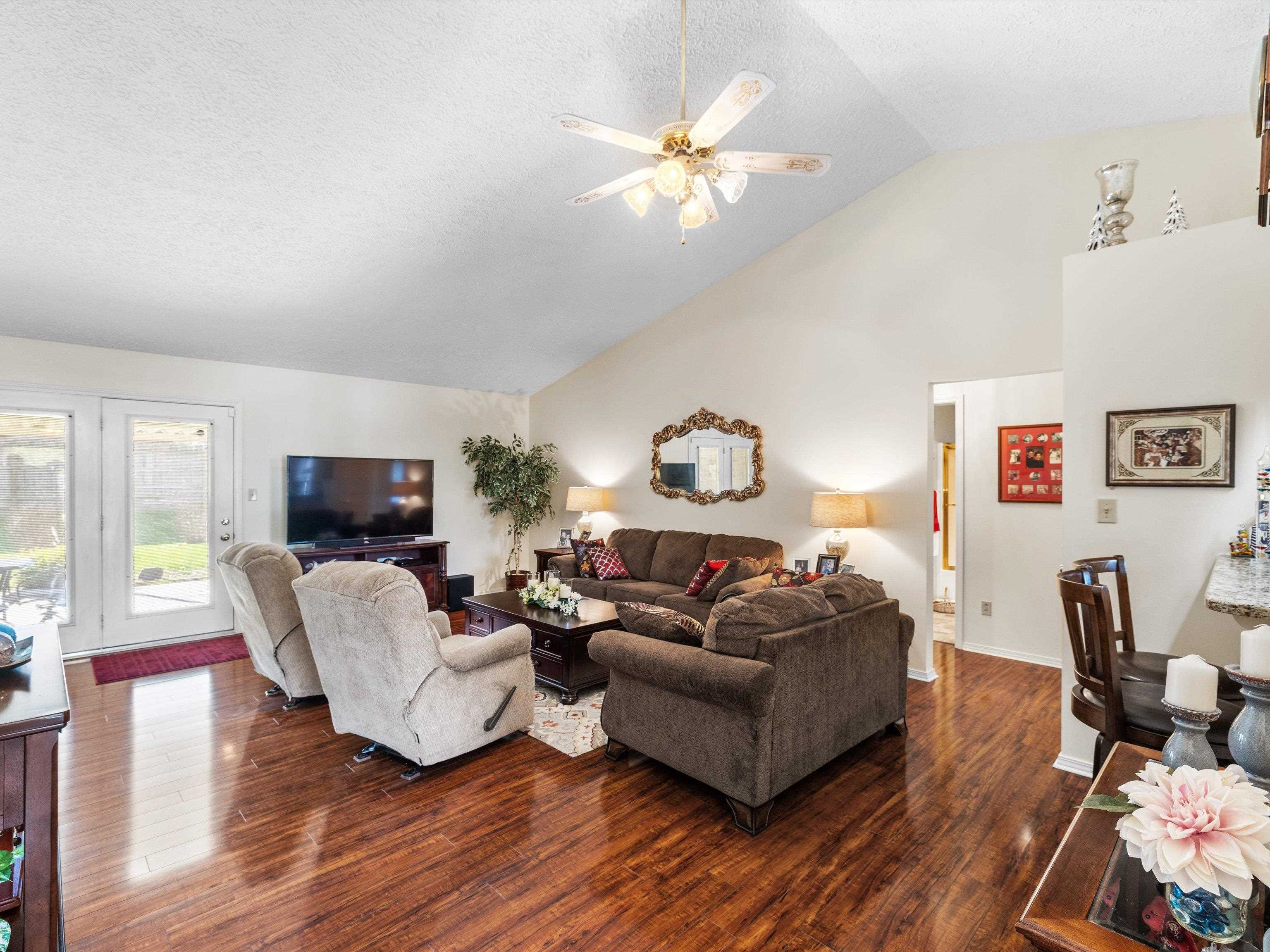 2330 Southeastern Parkway, Owensboro, Kentucky 42303, 3 Bedrooms Bedrooms, ,2 BathroomsBathrooms,Single Family Residence,For Sale,Southeastern Parkway,91976