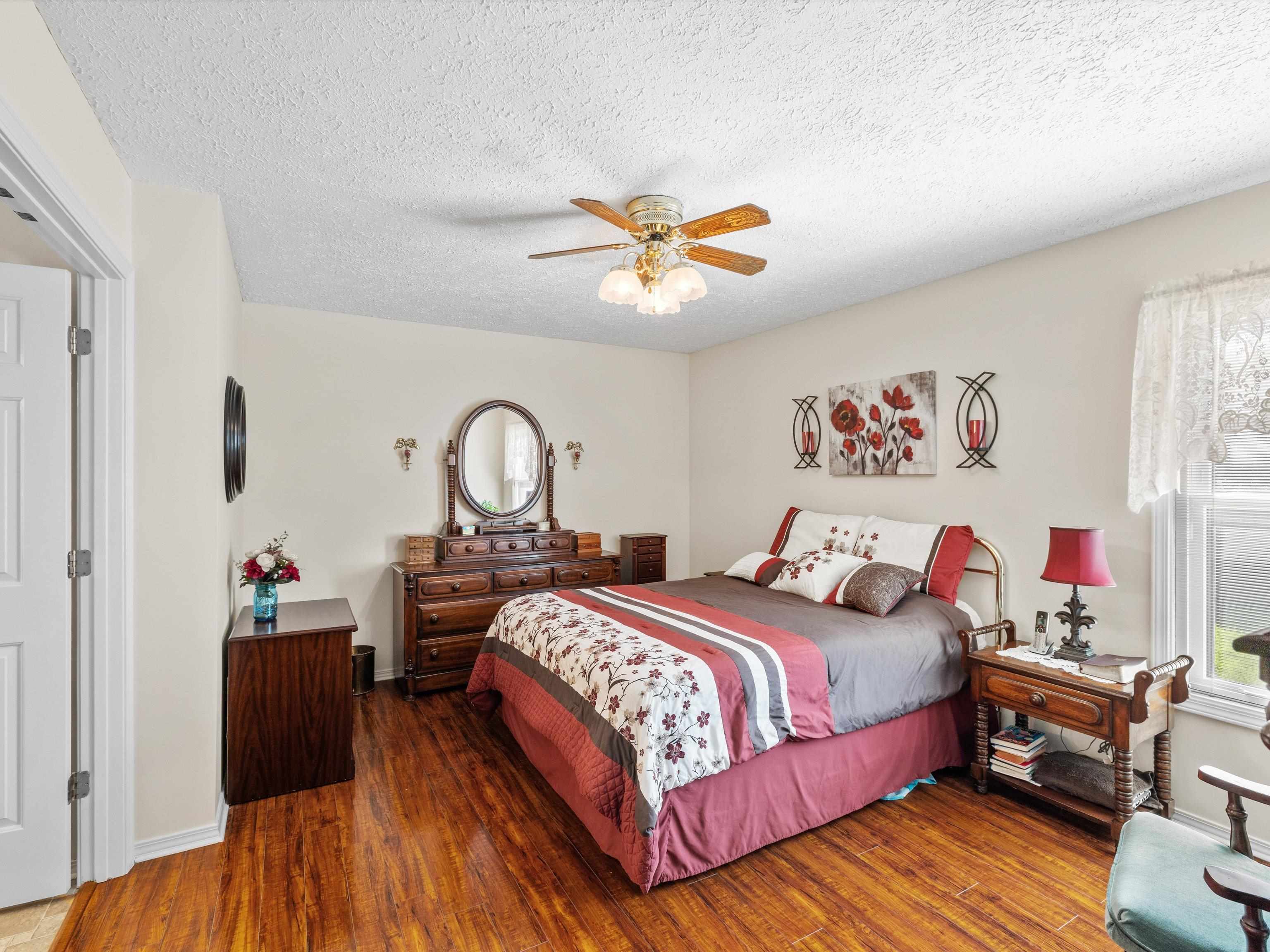 2330 Southeastern Parkway, Owensboro, Kentucky 42303, 3 Bedrooms Bedrooms, ,2 BathroomsBathrooms,Single Family Residence,For Sale,Southeastern Parkway,91976