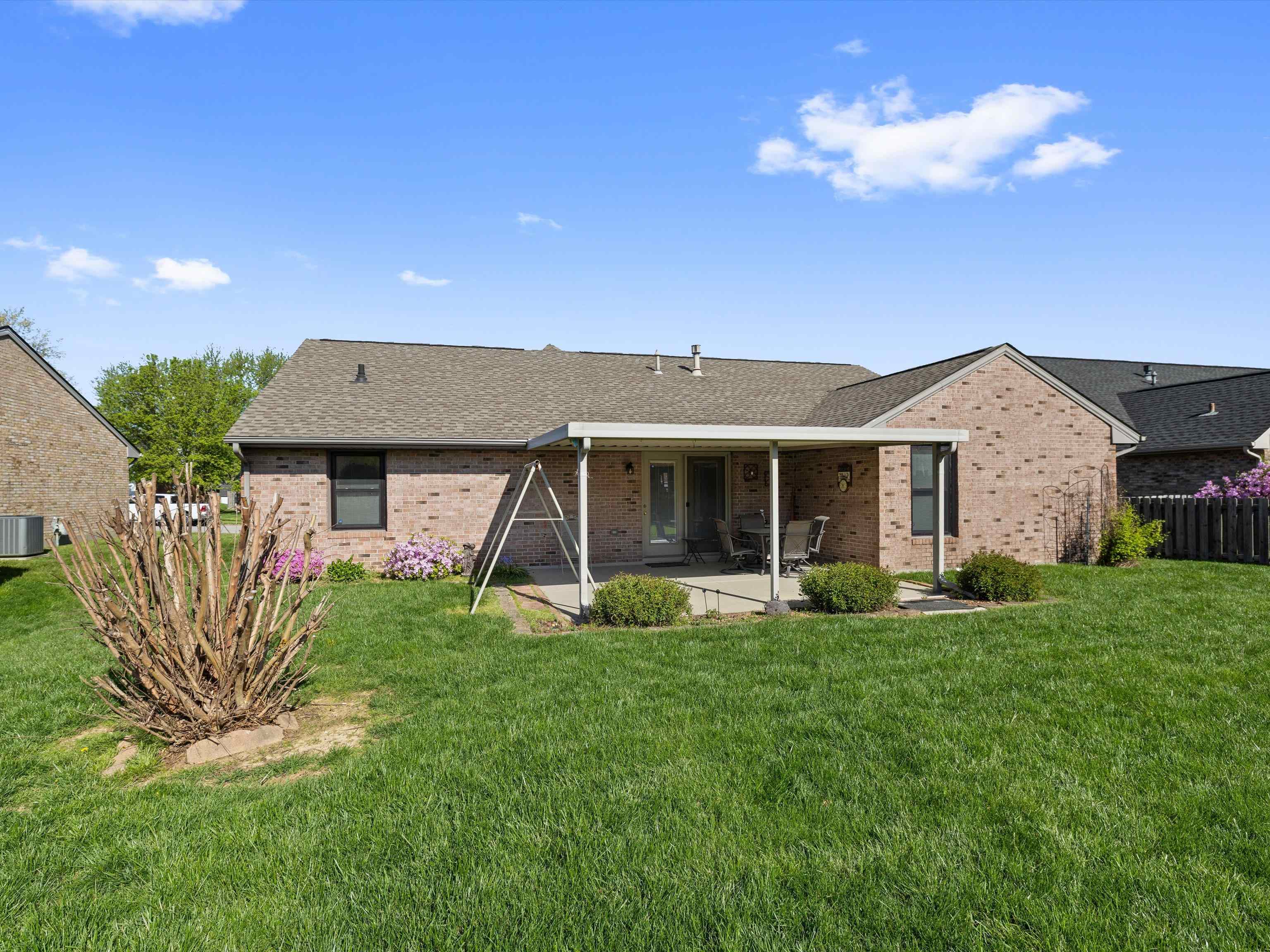 2330 Southeastern Parkway, Owensboro, Kentucky 42303, 3 Bedrooms Bedrooms, ,2 BathroomsBathrooms,Single Family Residence,For Sale,Southeastern Parkway,91976