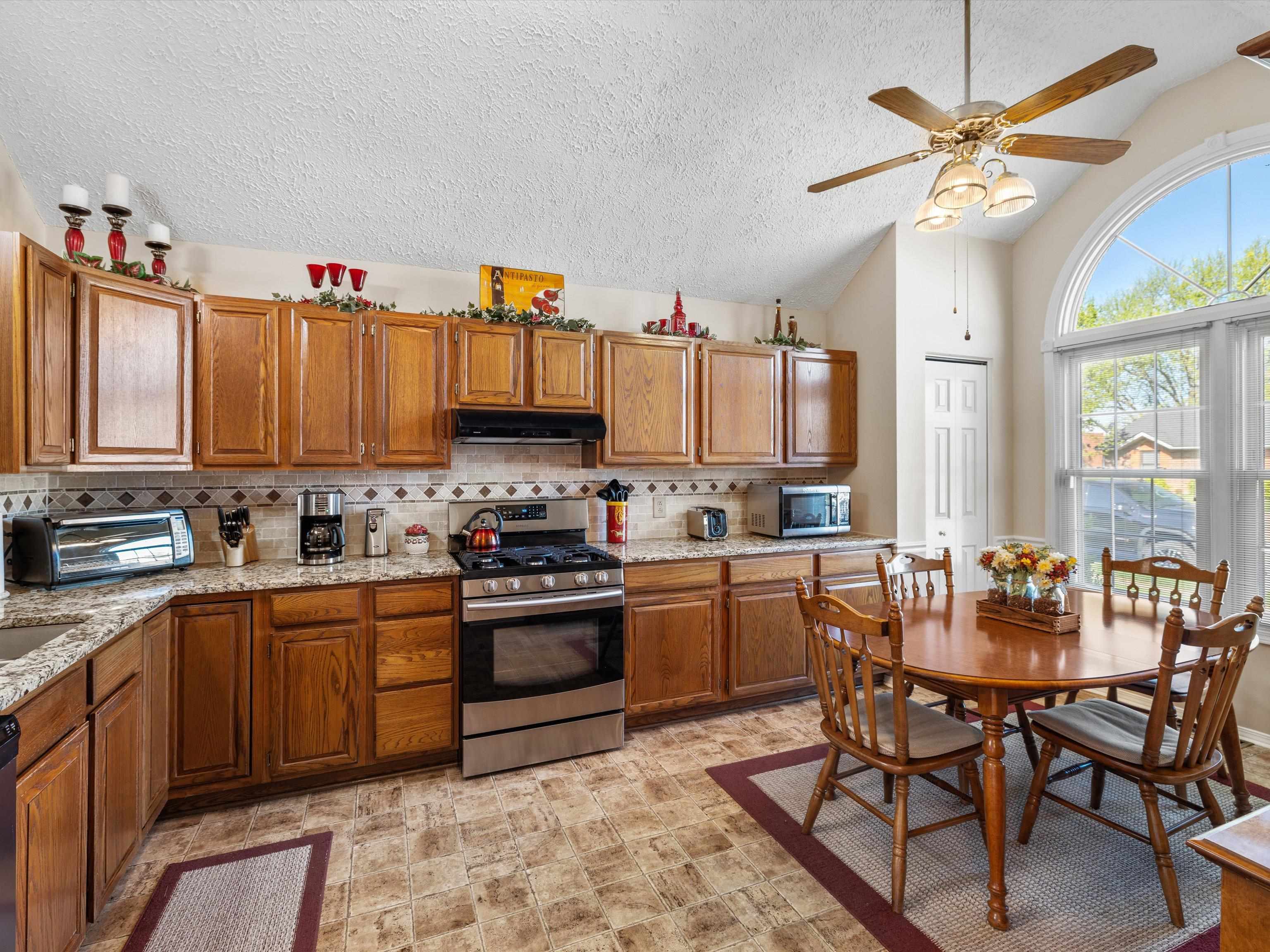 2330 Southeastern Parkway, Owensboro, Kentucky 42303, 3 Bedrooms Bedrooms, ,2 BathroomsBathrooms,Single Family Residence,For Sale,Southeastern Parkway,91976