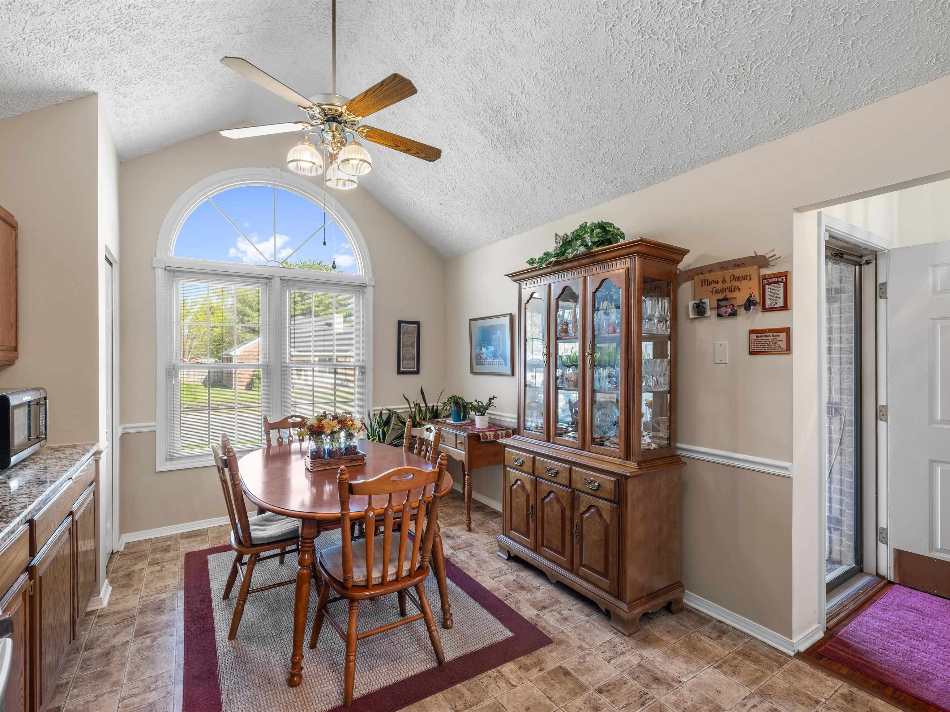 2330 Southeastern Parkway, Owensboro, Kentucky 42303, 3 Bedrooms Bedrooms, ,2 BathroomsBathrooms,Single Family Residence,For Sale,Southeastern Parkway,91976