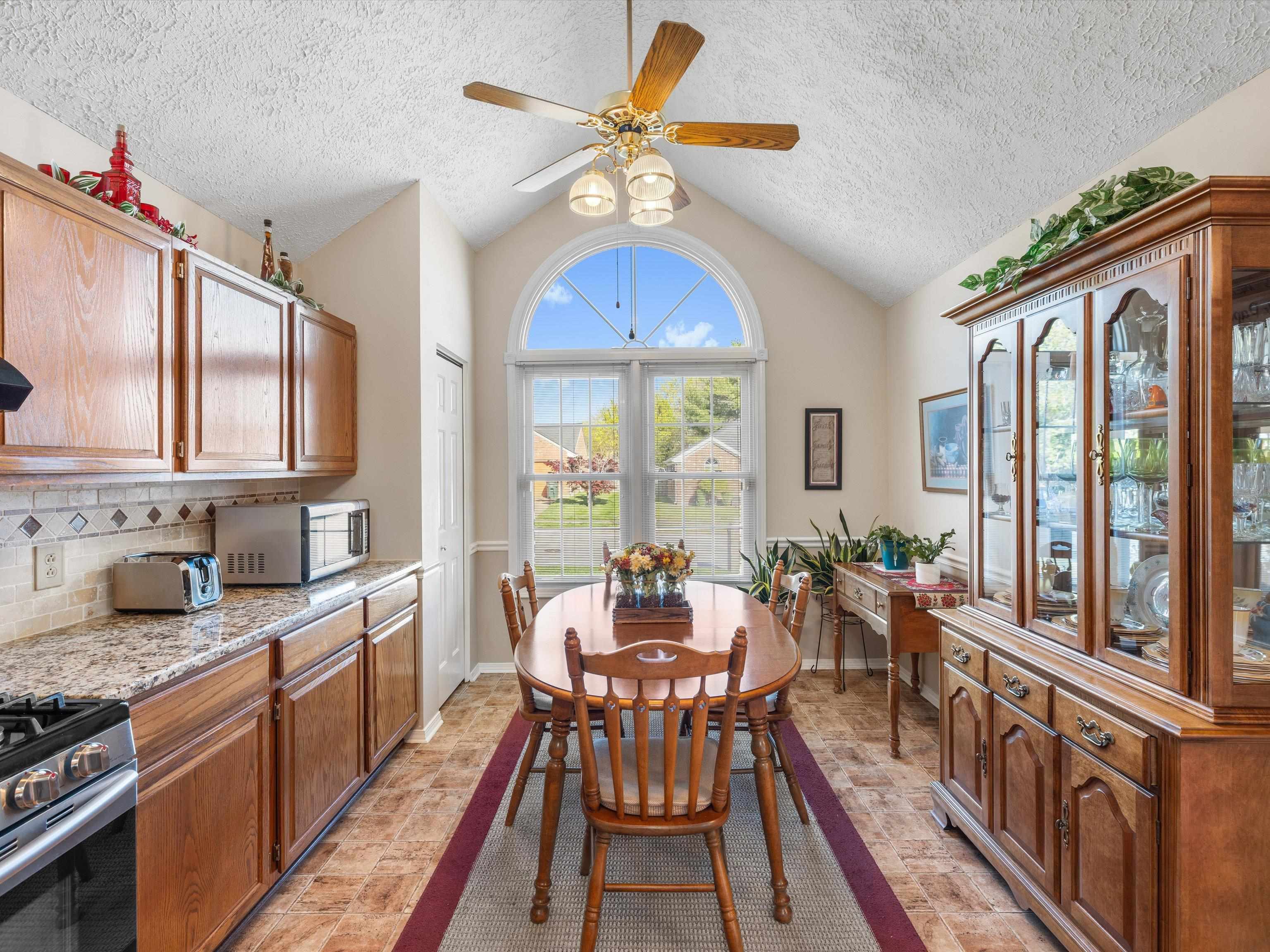 2330 Southeastern Parkway, Owensboro, Kentucky 42303, 3 Bedrooms Bedrooms, ,2 BathroomsBathrooms,Single Family Residence,For Sale,Southeastern Parkway,91976