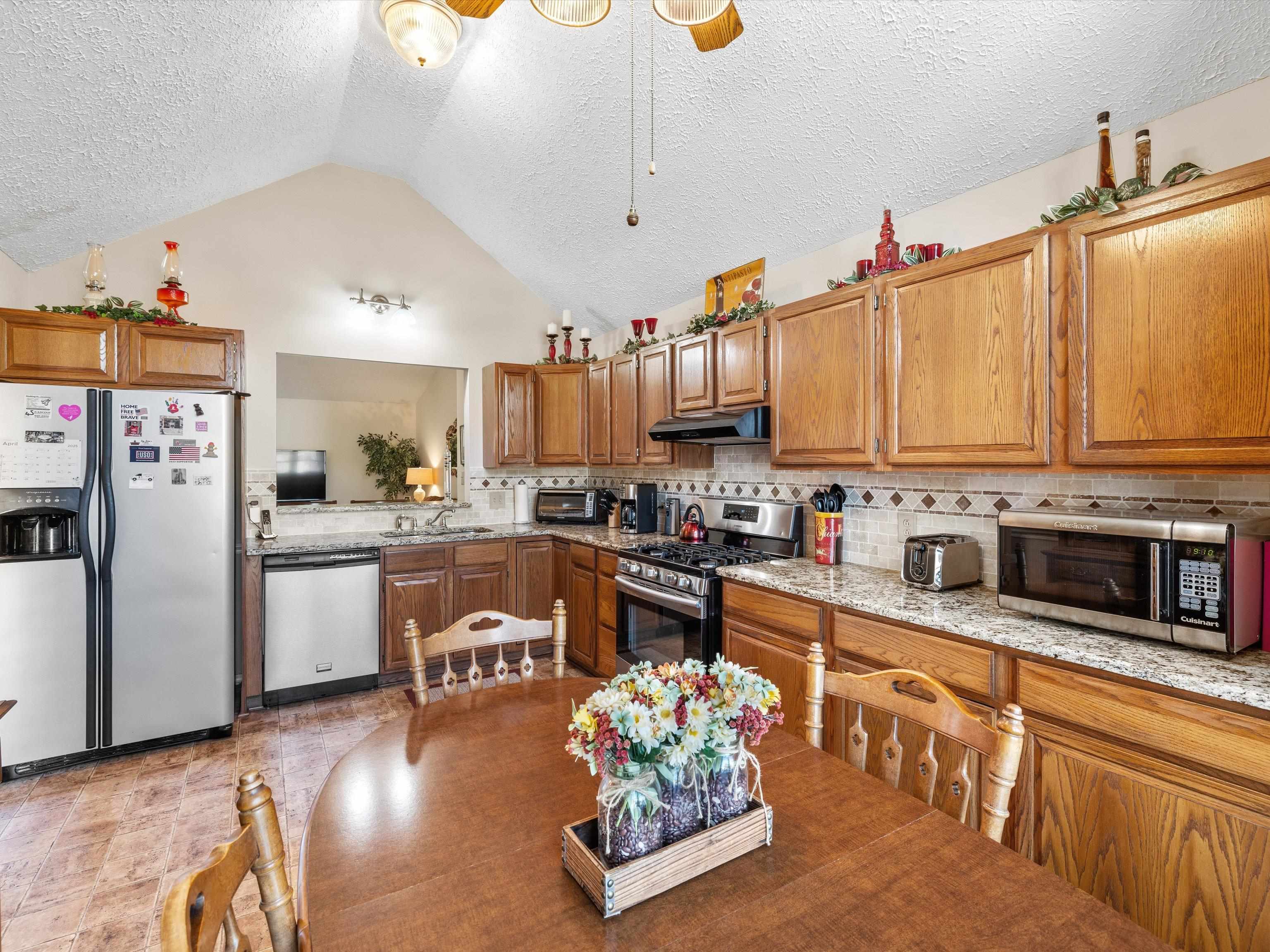 2330 Southeastern Parkway, Owensboro, Kentucky 42303, 3 Bedrooms Bedrooms, ,2 BathroomsBathrooms,Single Family Residence,For Sale,Southeastern Parkway,91976