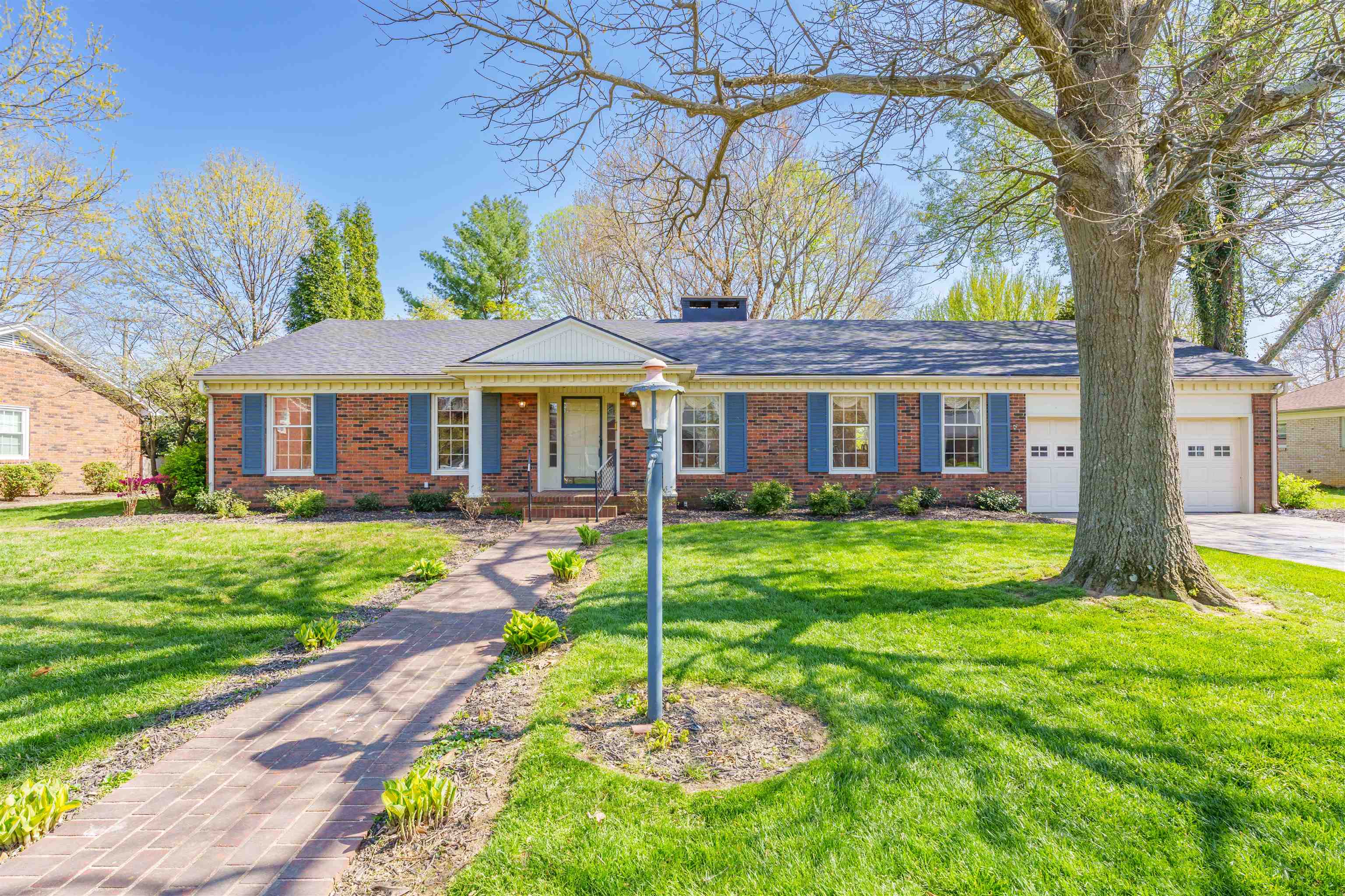 1516 Avon Place, Owensboro, Kentucky 42301, 3 Bedrooms Bedrooms, ,2 BathroomsBathrooms,Single Family Residence,For Sale,Avon Place,91978