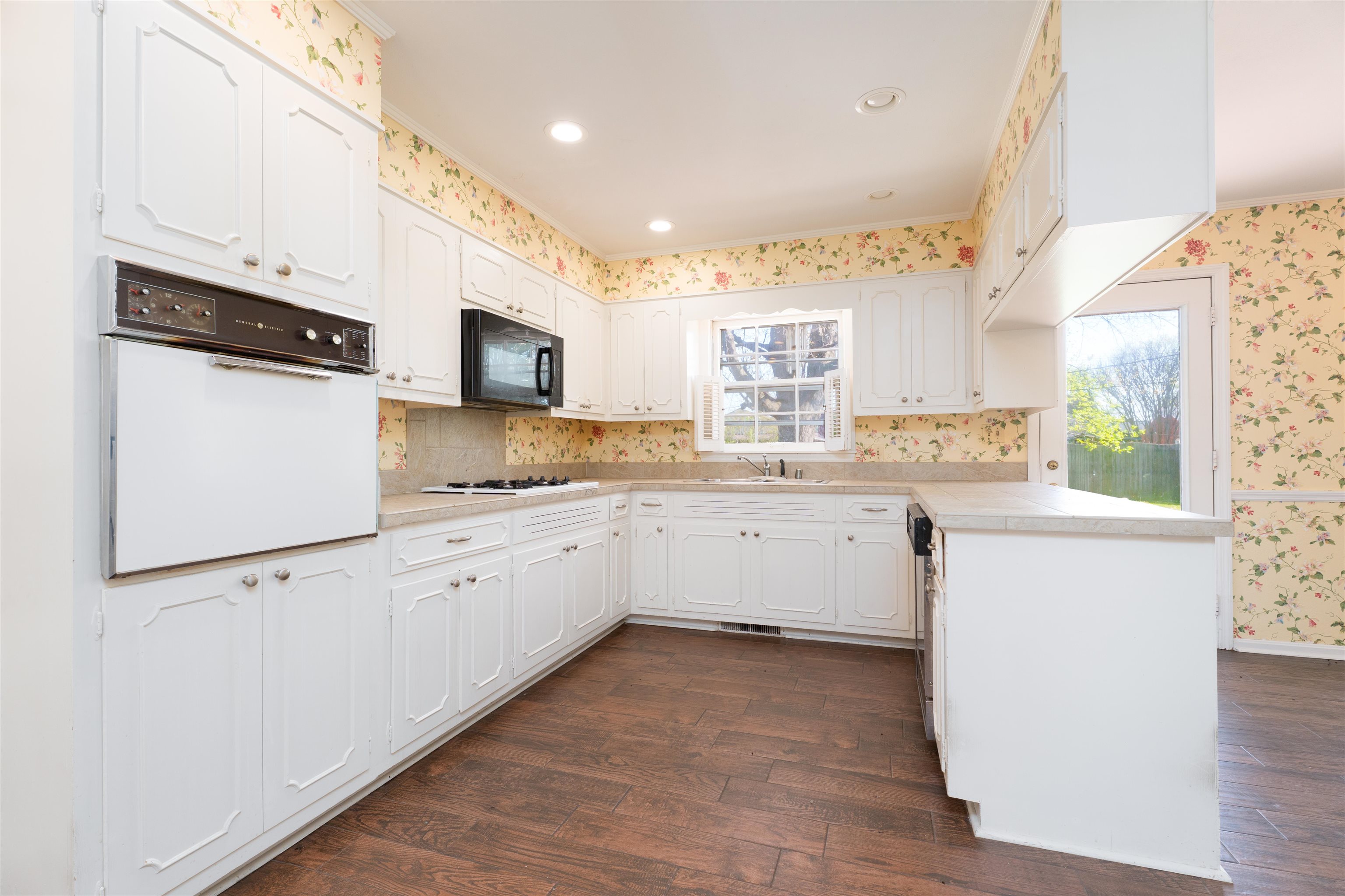 1516 Avon Place, Owensboro, Kentucky 42301, 3 Bedrooms Bedrooms, ,2 BathroomsBathrooms,Single Family Residence,For Sale,Avon Place,91978