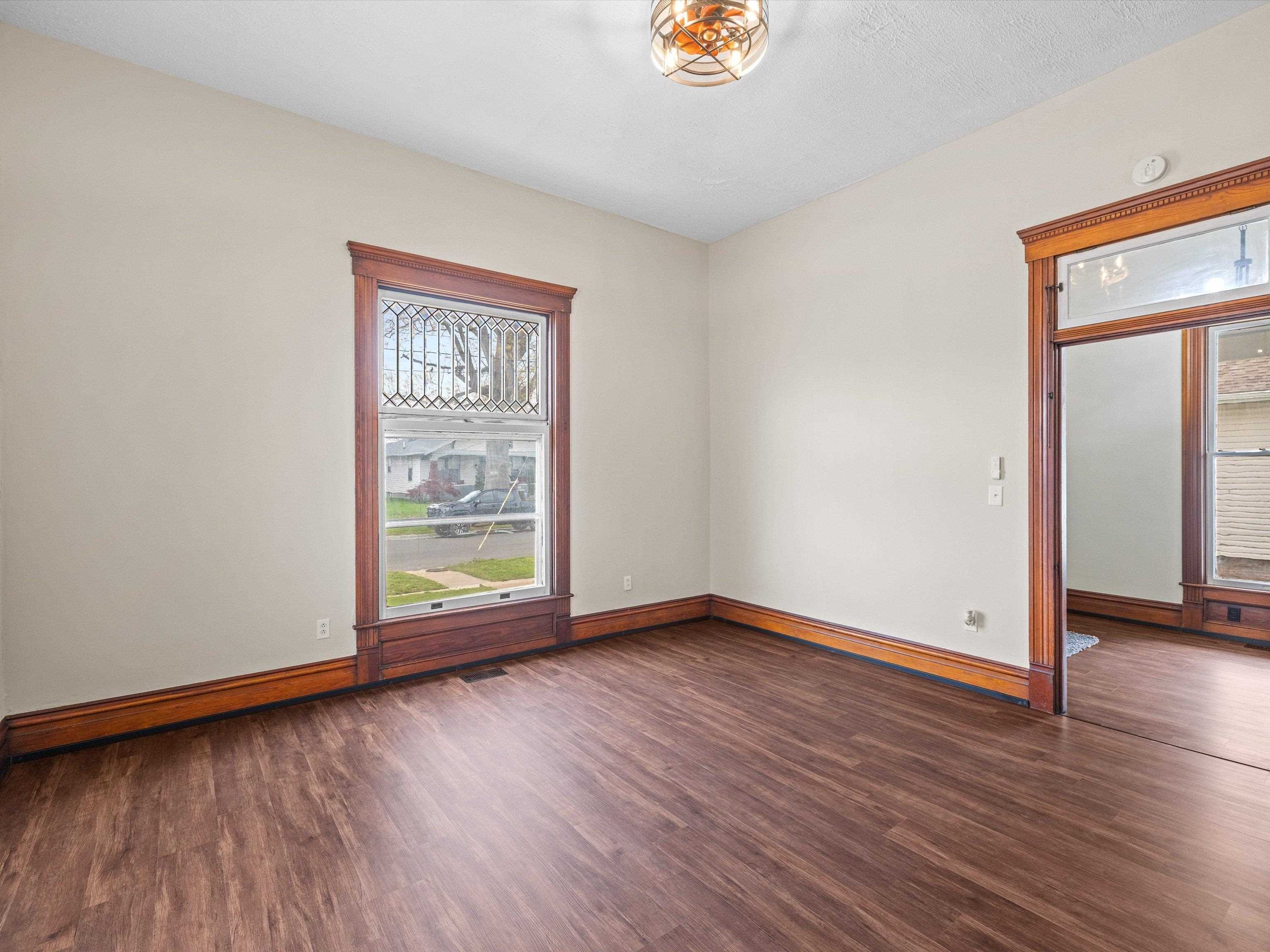 1208 3rd St, Owensboro, Kentucky 42301, 3 Bedrooms Bedrooms, ,1 BathroomBathrooms,Single Family Residence,For Sale,3rd St,91981