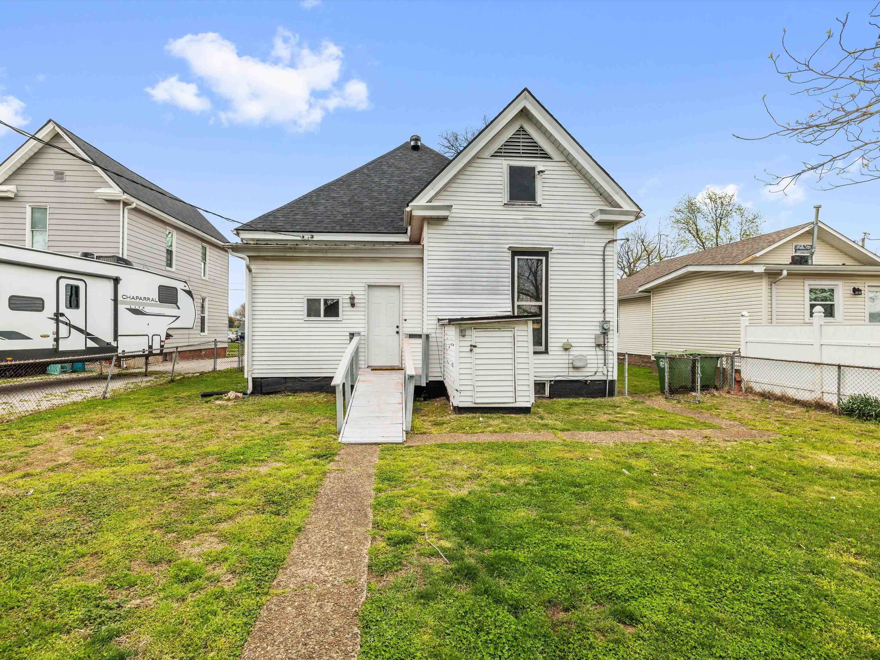 1208 3rd St, Owensboro, Kentucky 42301, 3 Bedrooms Bedrooms, ,1 BathroomBathrooms,Single Family Residence,For Sale,3rd St,91981