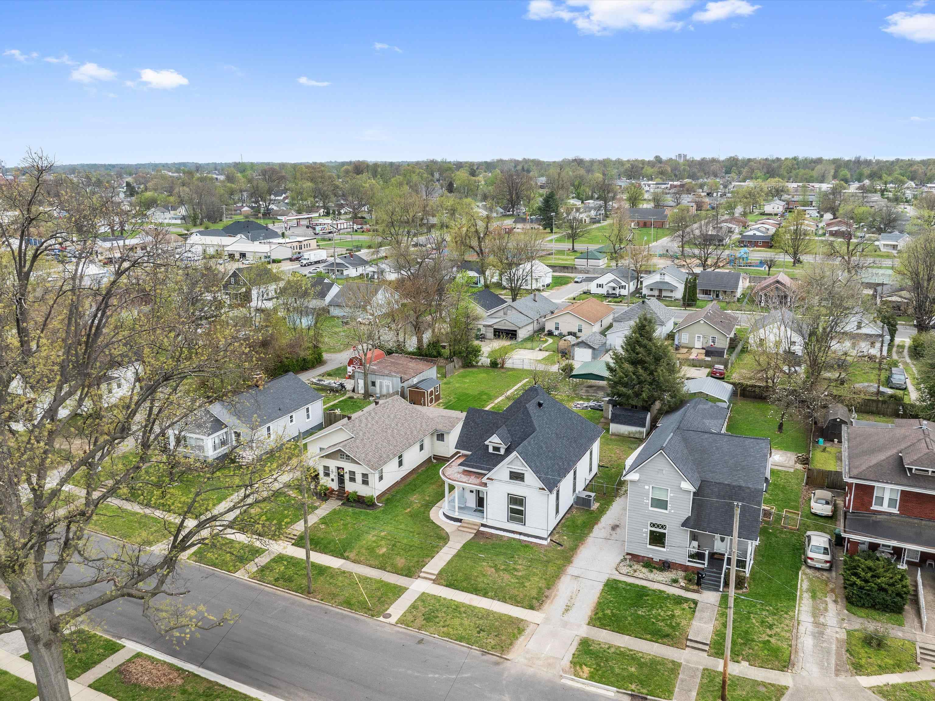 1208 3rd St, Owensboro, Kentucky 42301, 3 Bedrooms Bedrooms, ,1 BathroomBathrooms,Single Family Residence,For Sale,3rd St,91981