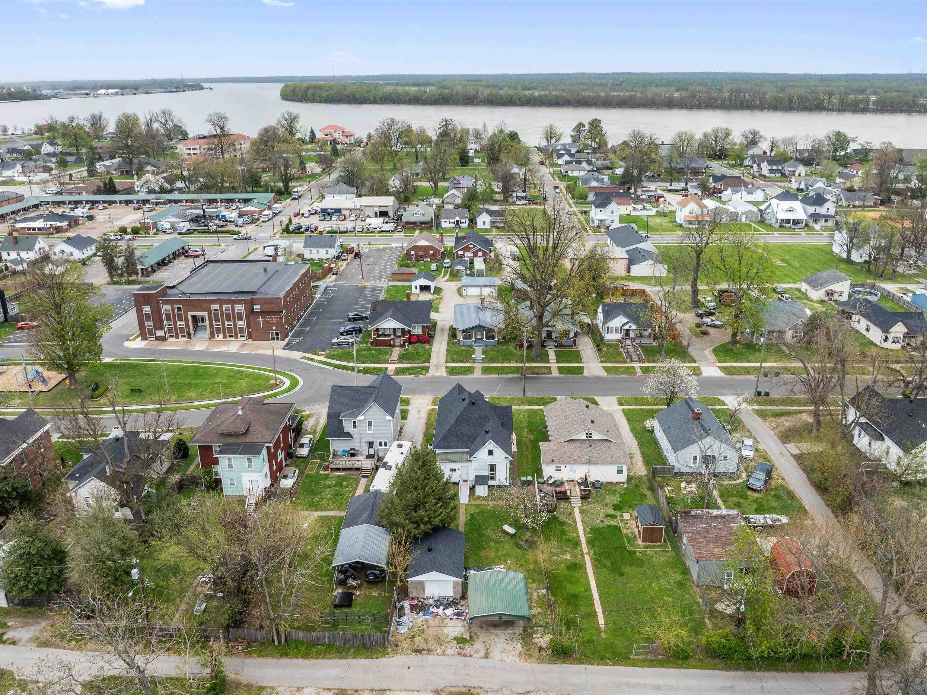 1208 3rd St, Owensboro, Kentucky 42301, 3 Bedrooms Bedrooms, ,1 BathroomBathrooms,Single Family Residence,For Sale,3rd St,91981