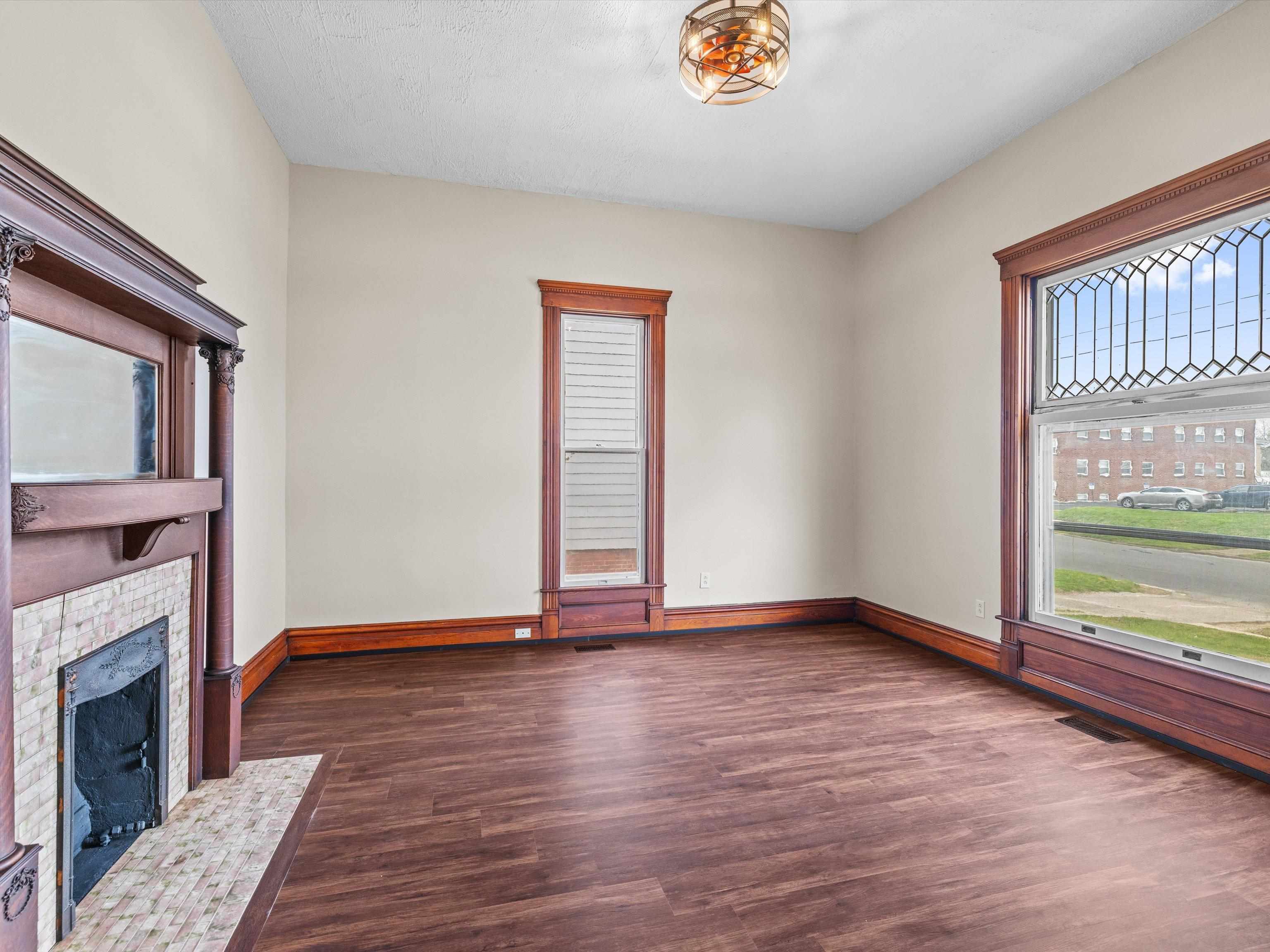 1208 3rd St, Owensboro, Kentucky 42301, 3 Bedrooms Bedrooms, ,1 BathroomBathrooms,Single Family Residence,For Sale,3rd St,91981