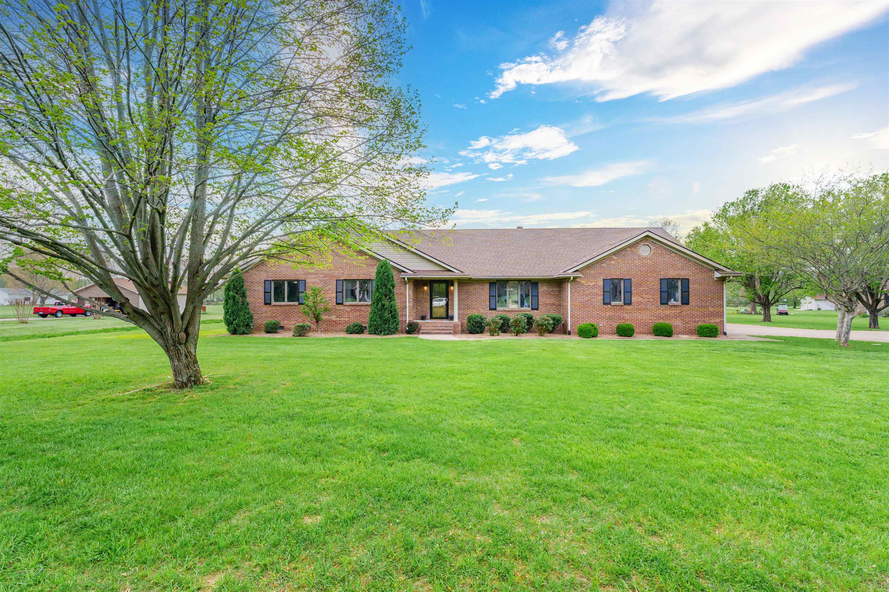 2708 Chatham Lane, Owensboro, Kentucky 42303, 4 Bedrooms Bedrooms, ,2 BathroomsBathrooms,Single Family Residence,For Sale,Chatham Lane,91982