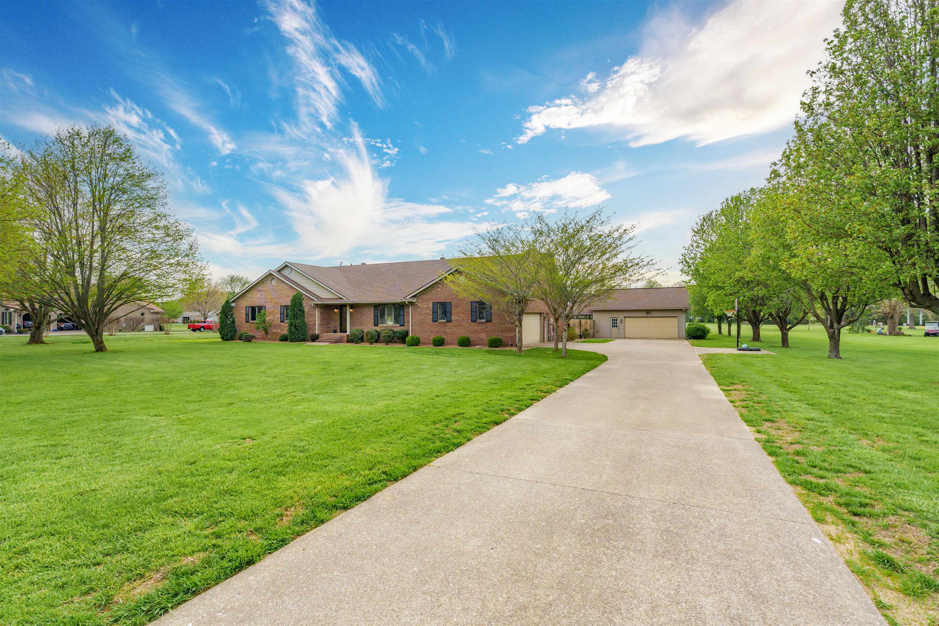 2708 Chatham Lane, Owensboro, Kentucky 42303, 4 Bedrooms Bedrooms, ,2 BathroomsBathrooms,Single Family Residence,For Sale,Chatham Lane,91982