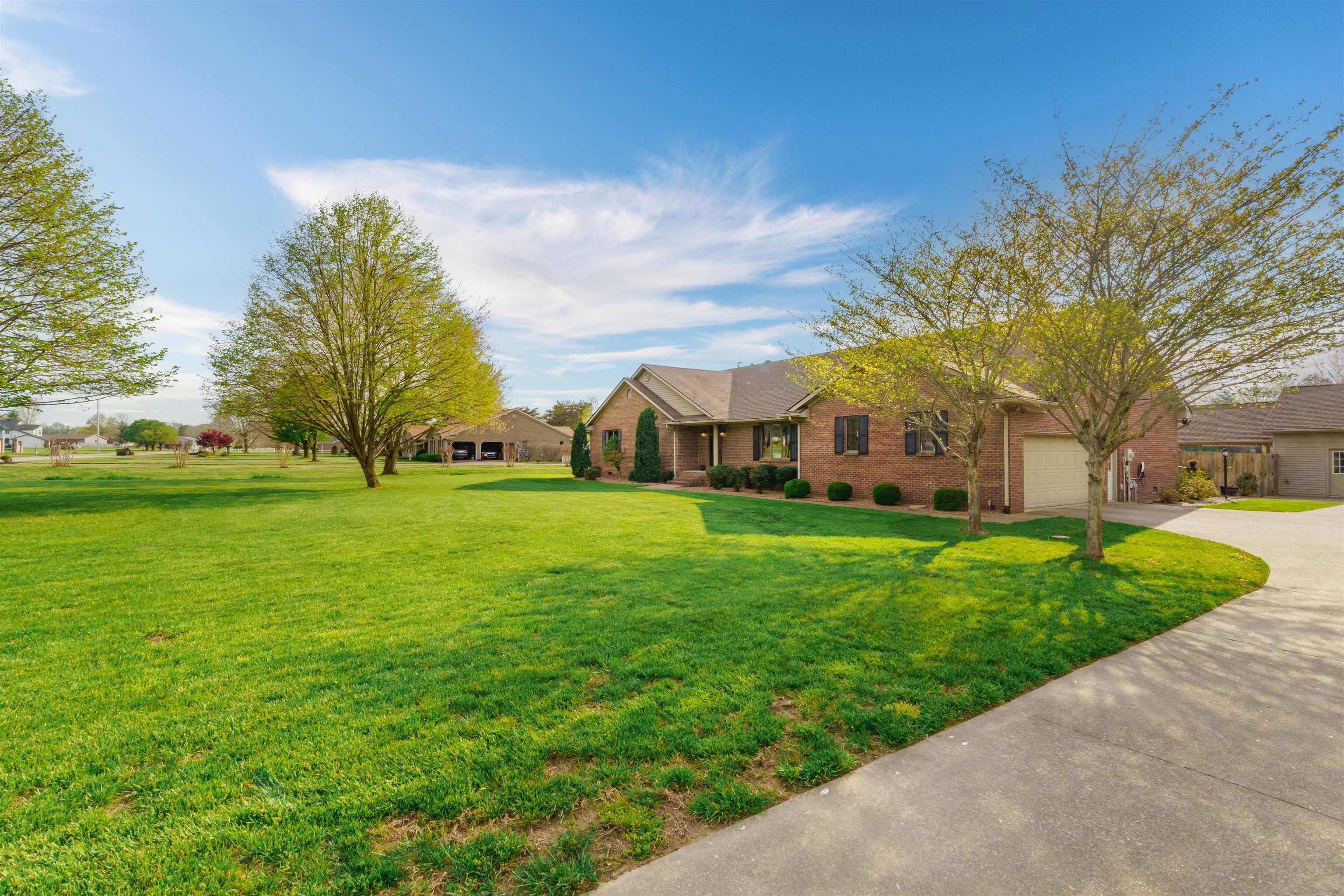 2708 Chatham Lane, Owensboro, Kentucky 42303, 4 Bedrooms Bedrooms, ,2 BathroomsBathrooms,Single Family Residence,For Sale,Chatham Lane,91982