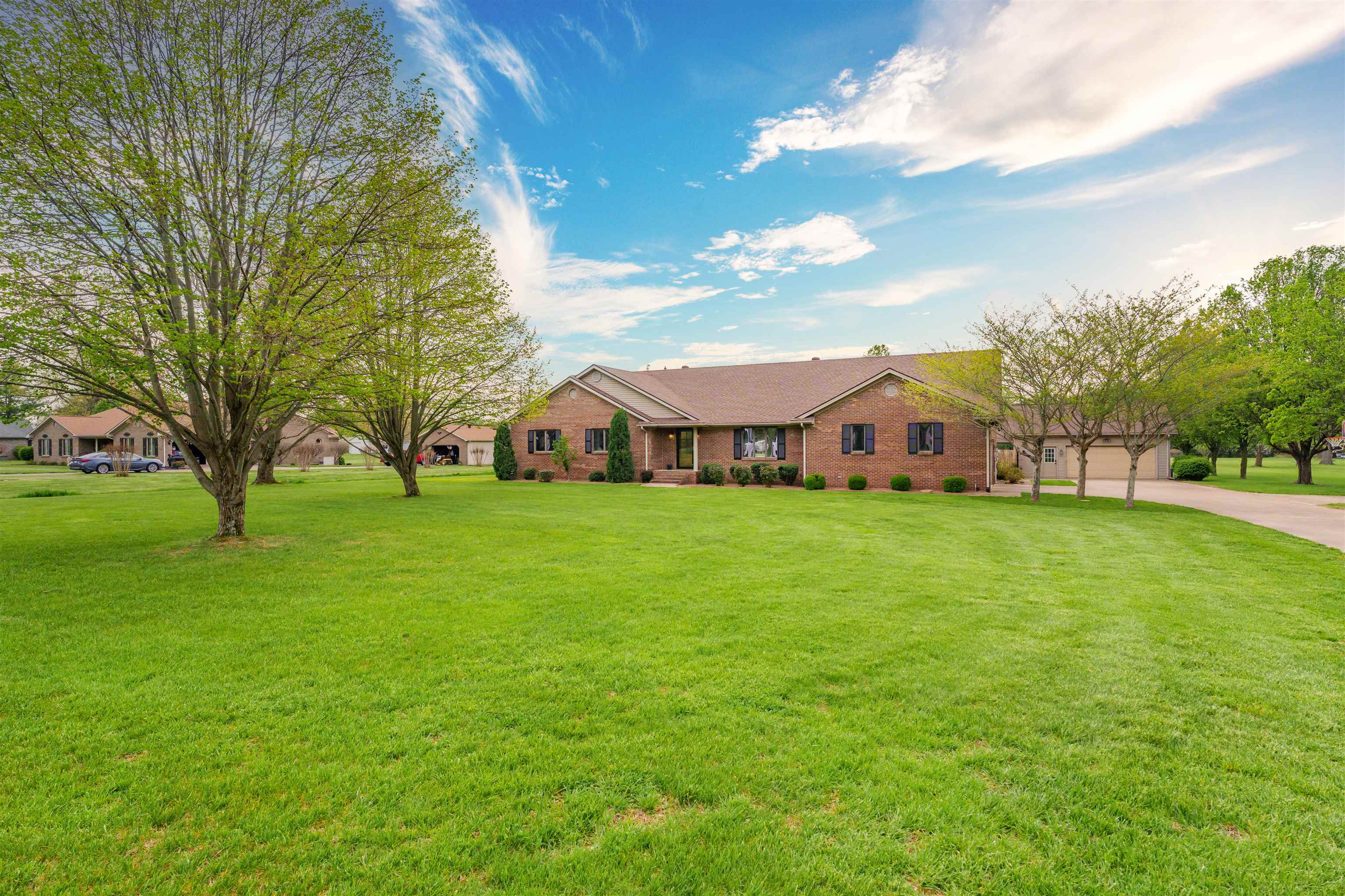 2708 Chatham Lane, Owensboro, Kentucky 42303, 4 Bedrooms Bedrooms, ,2 BathroomsBathrooms,Single Family Residence,For Sale,Chatham Lane,91982