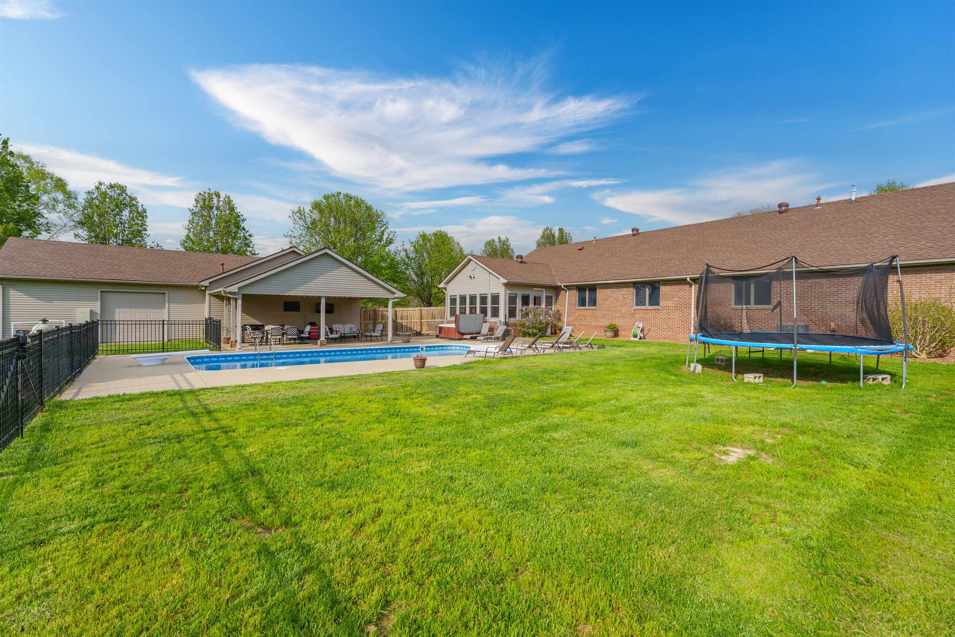 2708 Chatham Lane, Owensboro, Kentucky 42303, 4 Bedrooms Bedrooms, ,2 BathroomsBathrooms,Single Family Residence,For Sale,Chatham Lane,91982