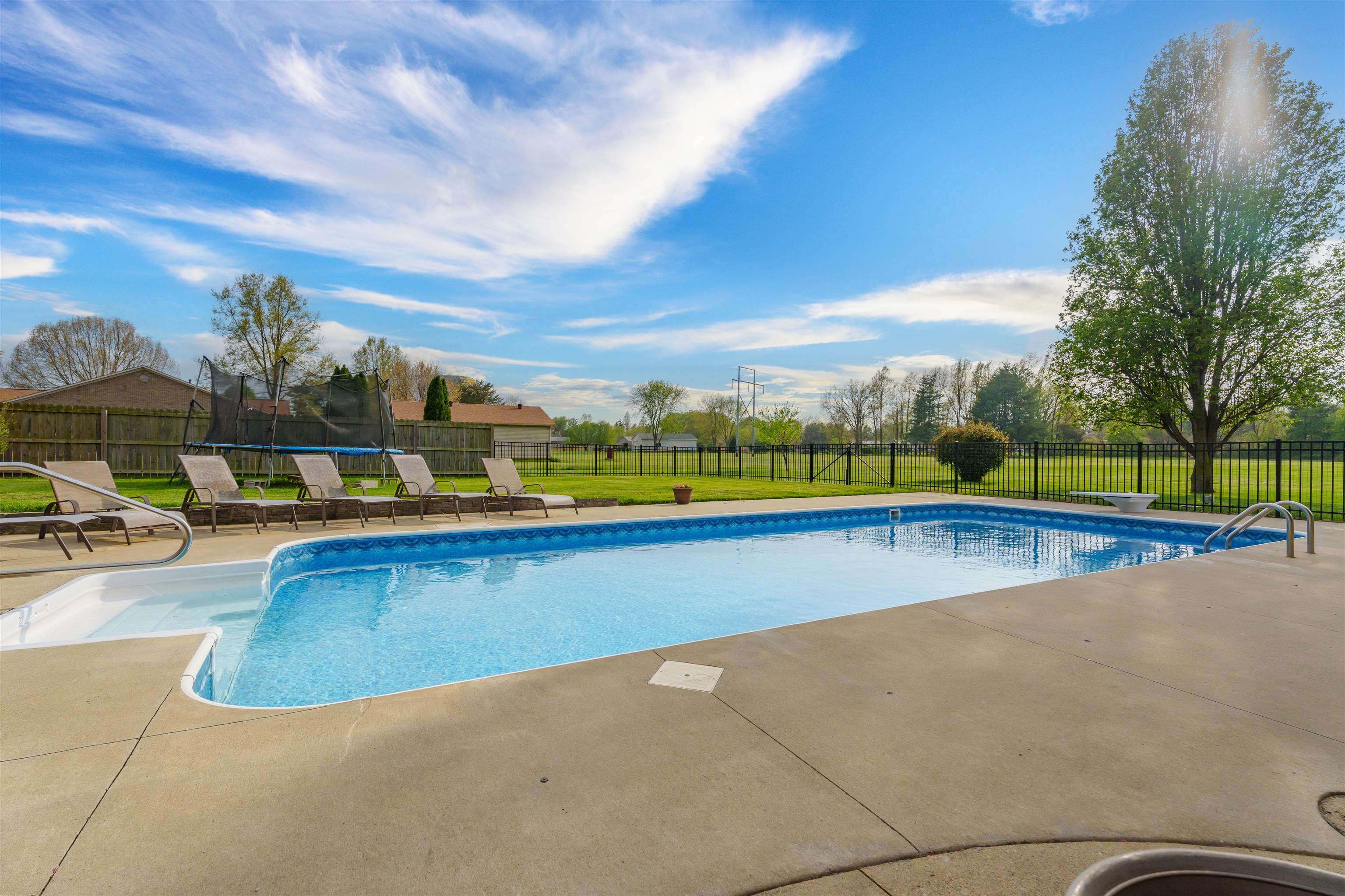 2708 Chatham Lane, Owensboro, Kentucky 42303, 4 Bedrooms Bedrooms, ,2 BathroomsBathrooms,Single Family Residence,For Sale,Chatham Lane,91982