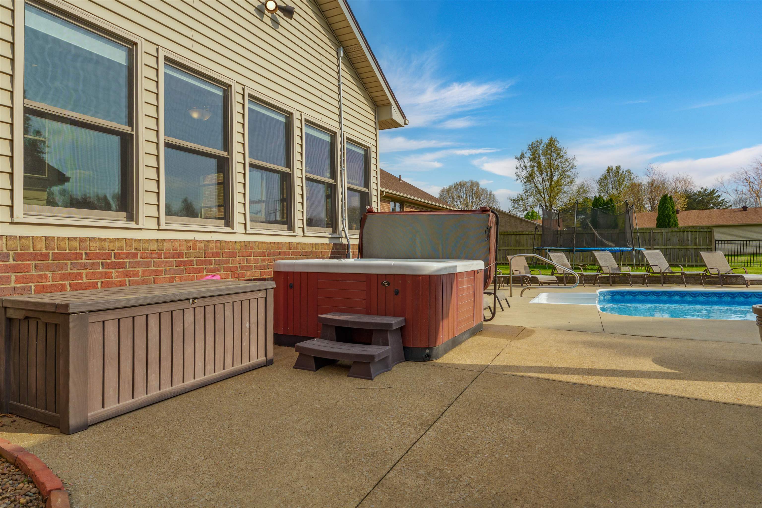 2708 Chatham Lane, Owensboro, Kentucky 42303, 4 Bedrooms Bedrooms, ,2 BathroomsBathrooms,Single Family Residence,For Sale,Chatham Lane,91982