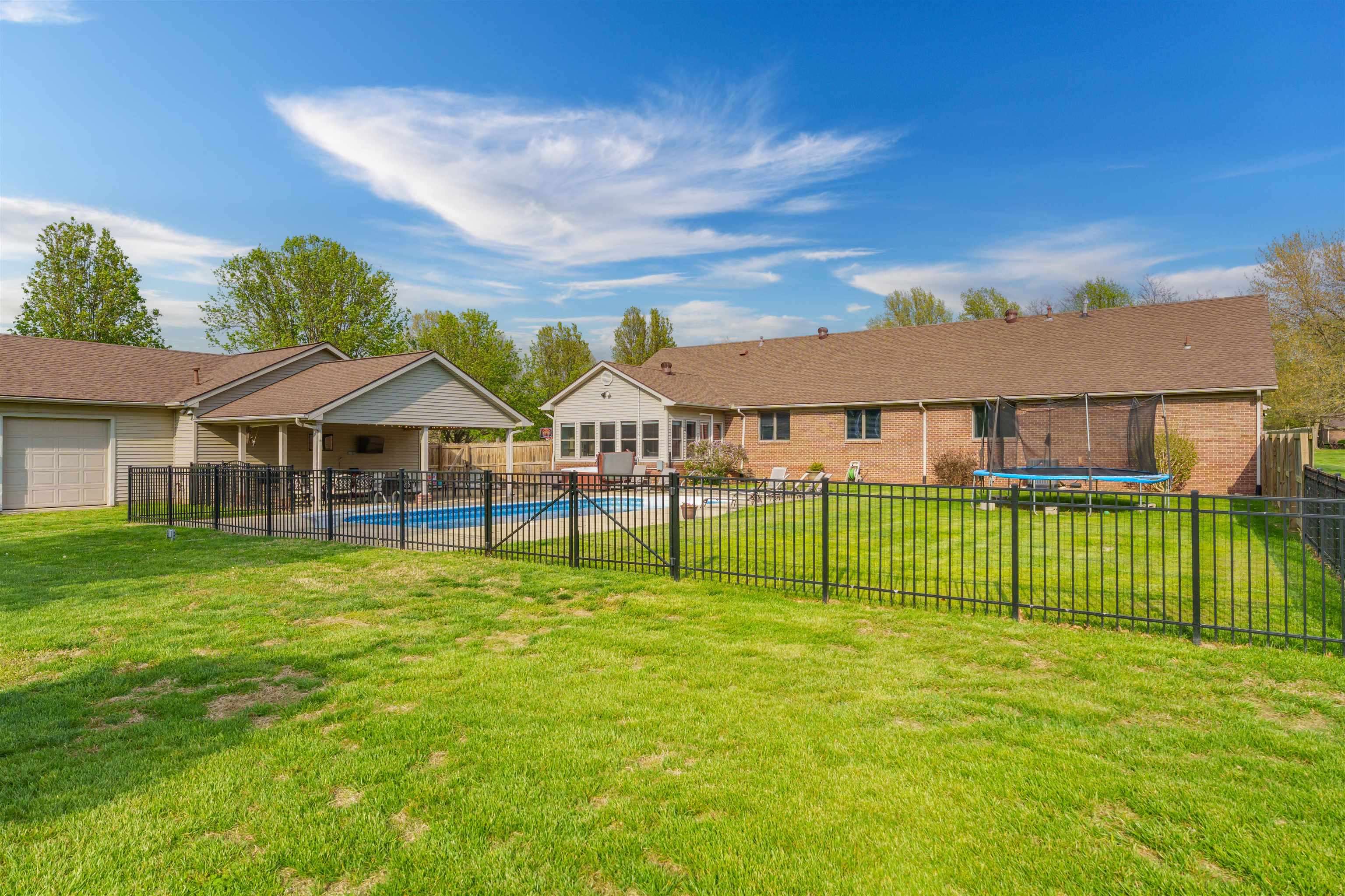 2708 Chatham Lane, Owensboro, Kentucky 42303, 4 Bedrooms Bedrooms, ,2 BathroomsBathrooms,Single Family Residence,For Sale,Chatham Lane,91982