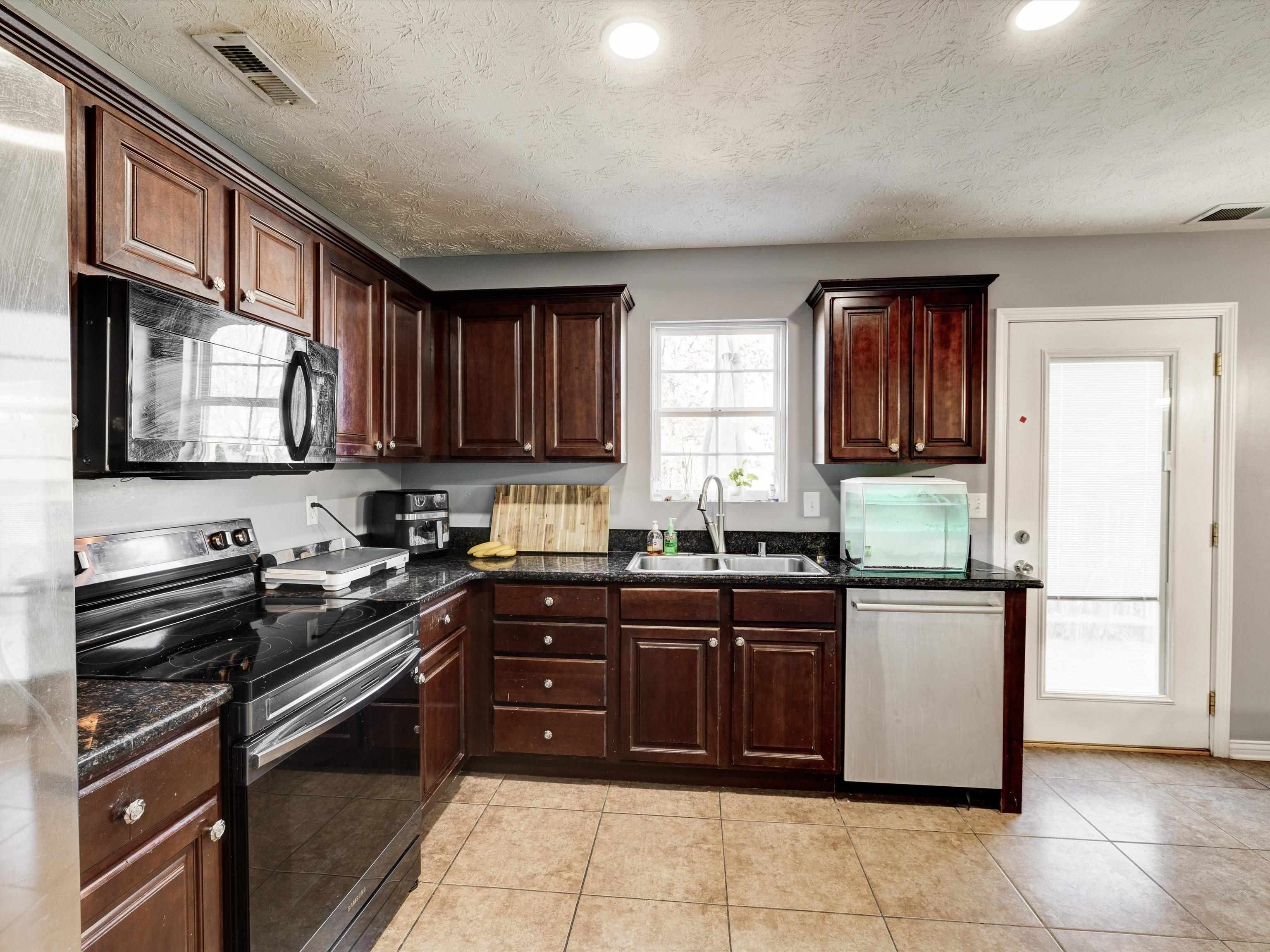 2225 Summer Walk, Owensboro, Kentucky 42303, 3 Bedrooms Bedrooms, ,2 BathroomsBathrooms,Single Family Residence,For Sale,Summer Walk,91984