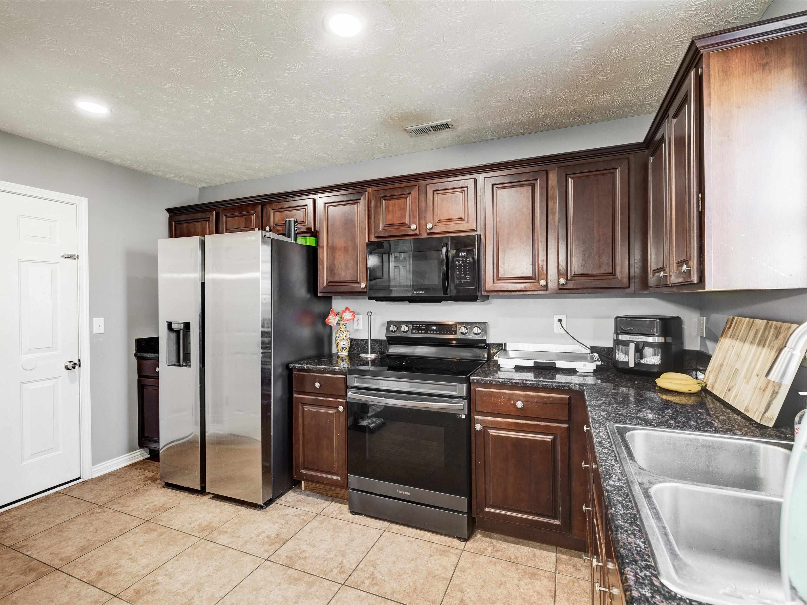 2225 Summer Walk, Owensboro, Kentucky 42303, 3 Bedrooms Bedrooms, ,2 BathroomsBathrooms,Single Family Residence,For Sale,Summer Walk,91984