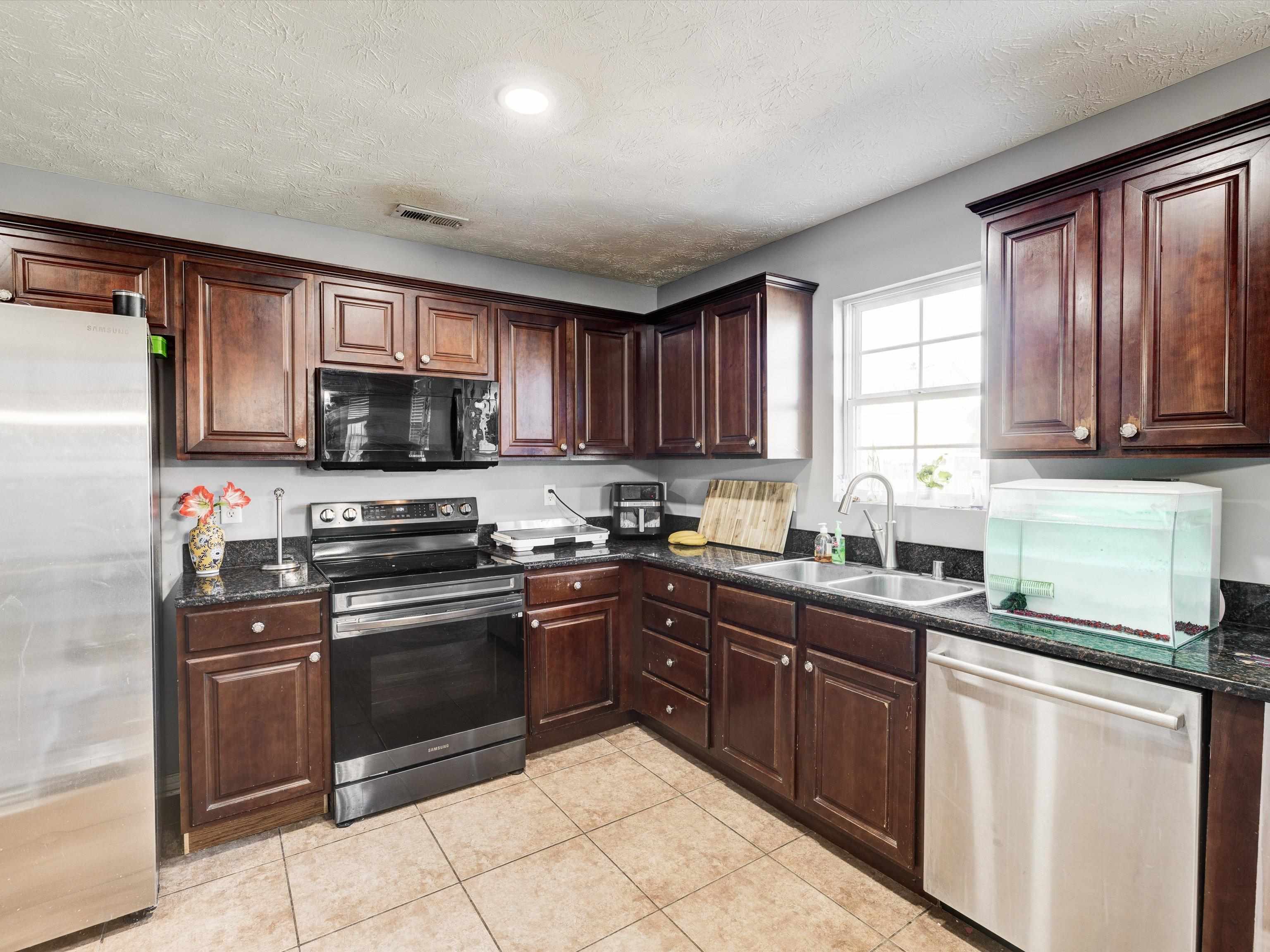2225 Summer Walk, Owensboro, Kentucky 42303, 3 Bedrooms Bedrooms, ,2 BathroomsBathrooms,Single Family Residence,For Sale,Summer Walk,91984