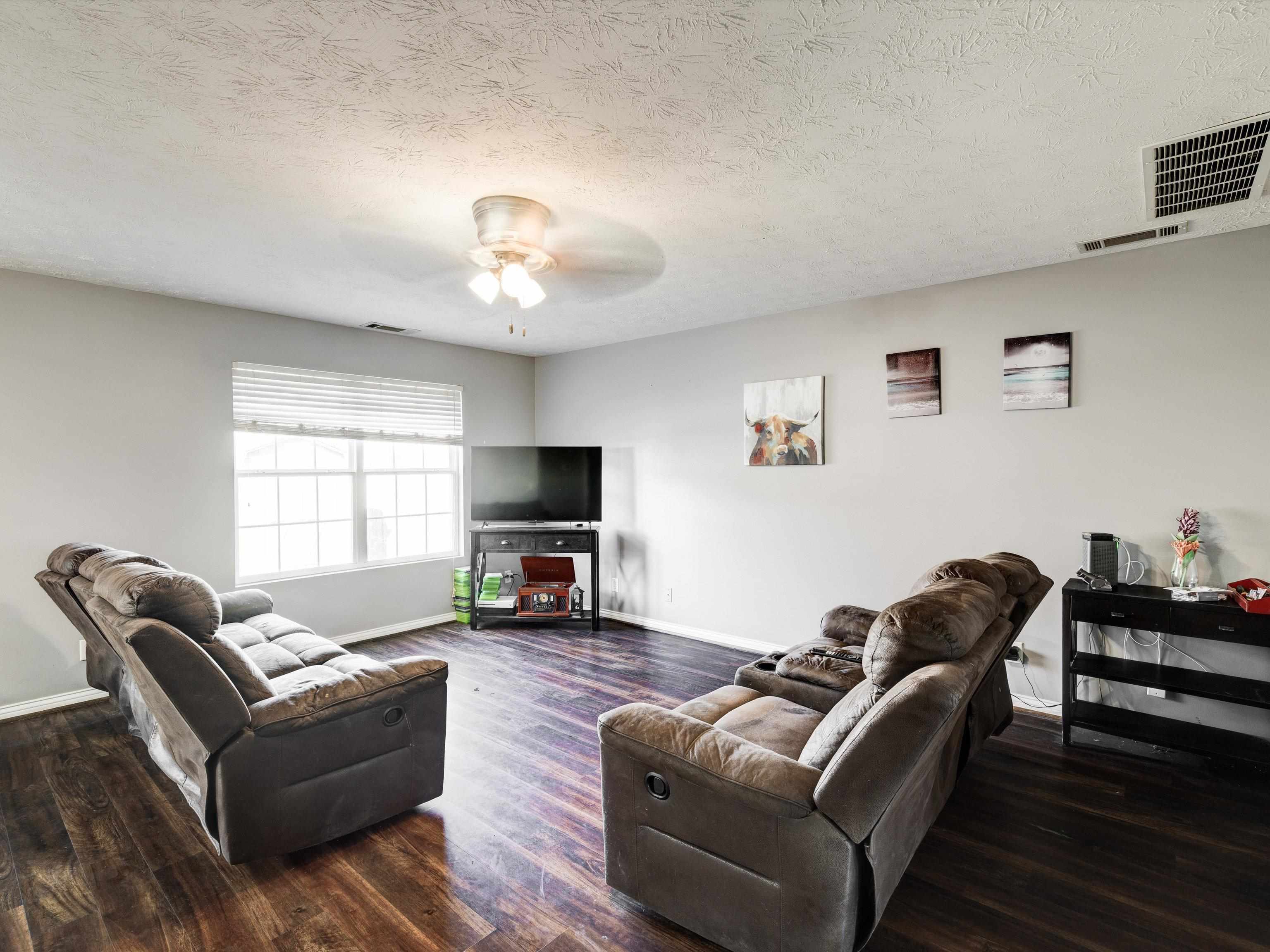 2225 Summer Walk, Owensboro, Kentucky 42303, 3 Bedrooms Bedrooms, ,2 BathroomsBathrooms,Single Family Residence,For Sale,Summer Walk,91984