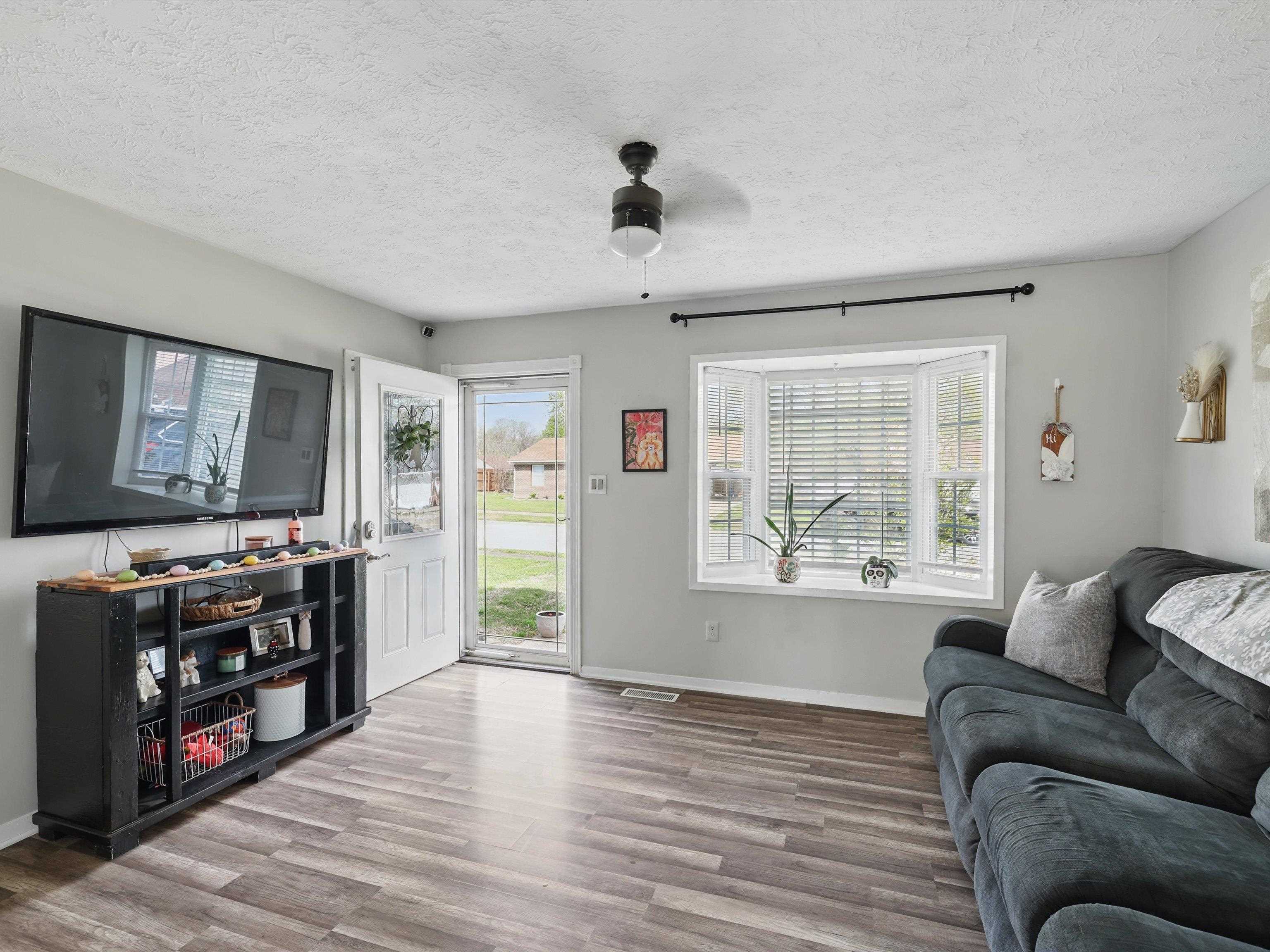 6155 Sutter Loop E, Owensboro, Kentucky 42303, 3 Bedrooms Bedrooms, ,1 BathroomBathrooms,Single Family Residence,For Sale,Sutter Loop E,91986