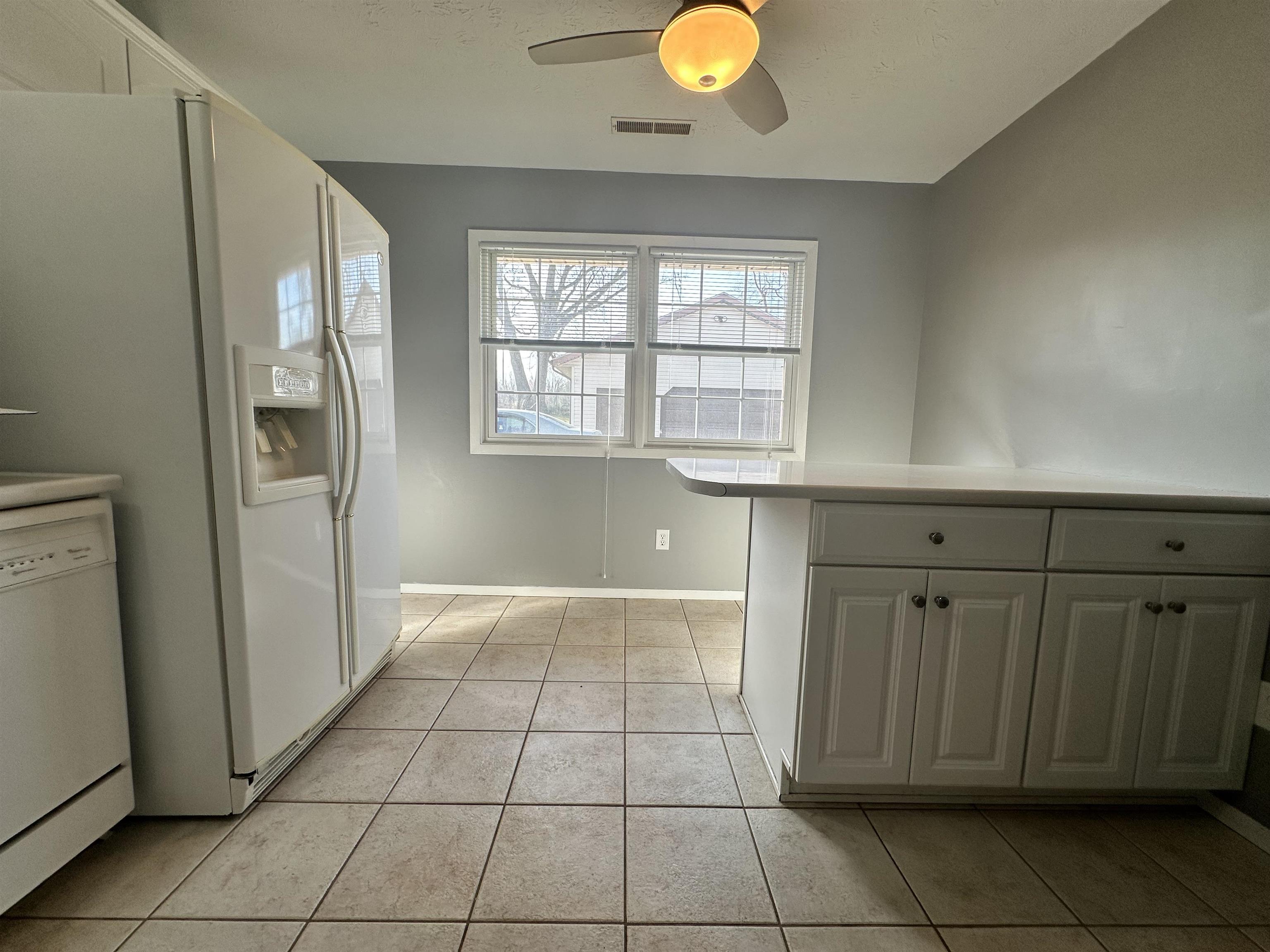 4612 Kings Mill Dr, Owensboro, Kentucky 42303, 3 Bedrooms Bedrooms, ,1 BathroomBathrooms,Single Family Residence,For Sale,Kings Mill Dr,91987