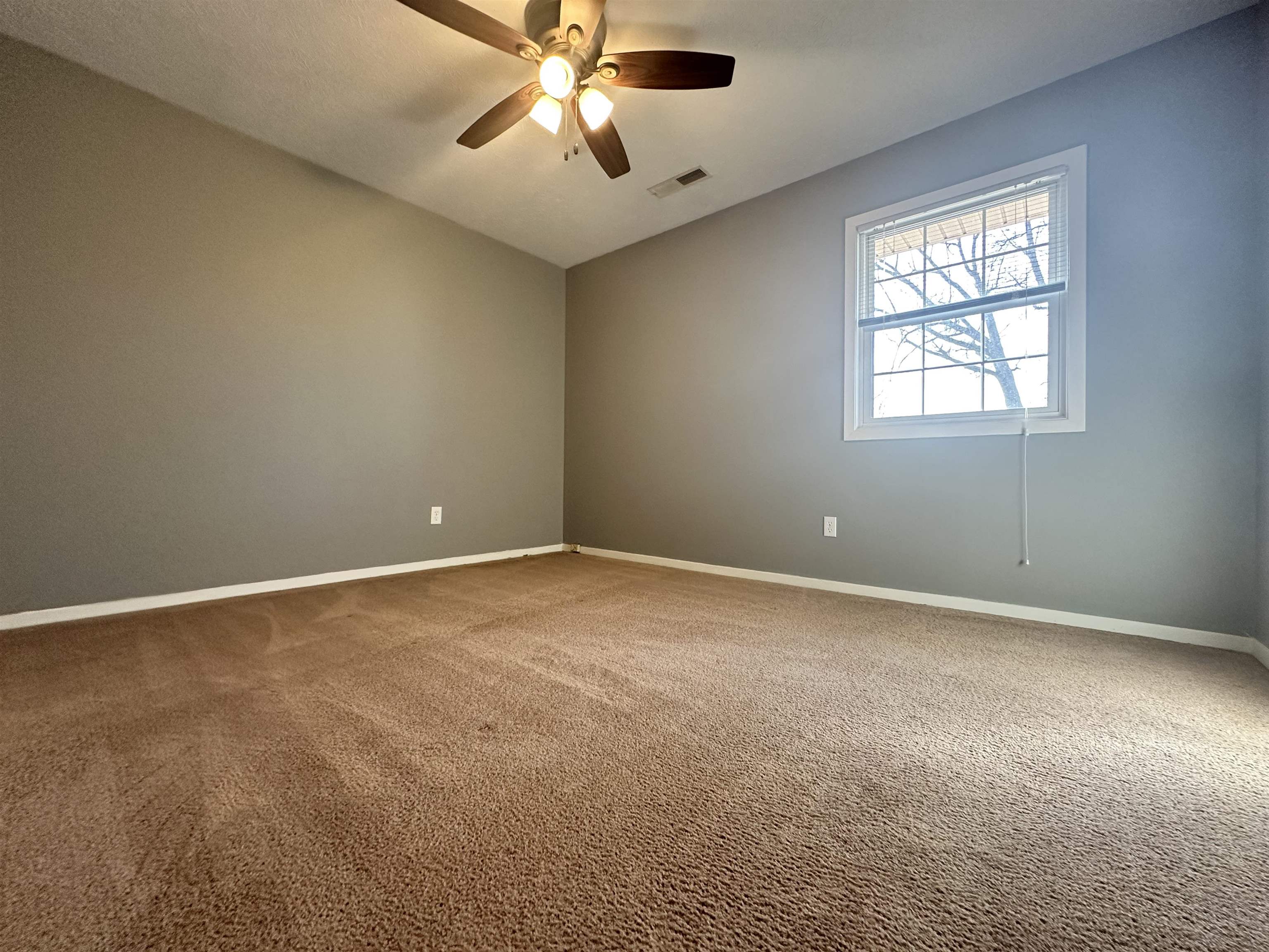 4612 Kings Mill Dr, Owensboro, Kentucky 42303, 3 Bedrooms Bedrooms, ,1 BathroomBathrooms,Single Family Residence,For Sale,Kings Mill Dr,91987