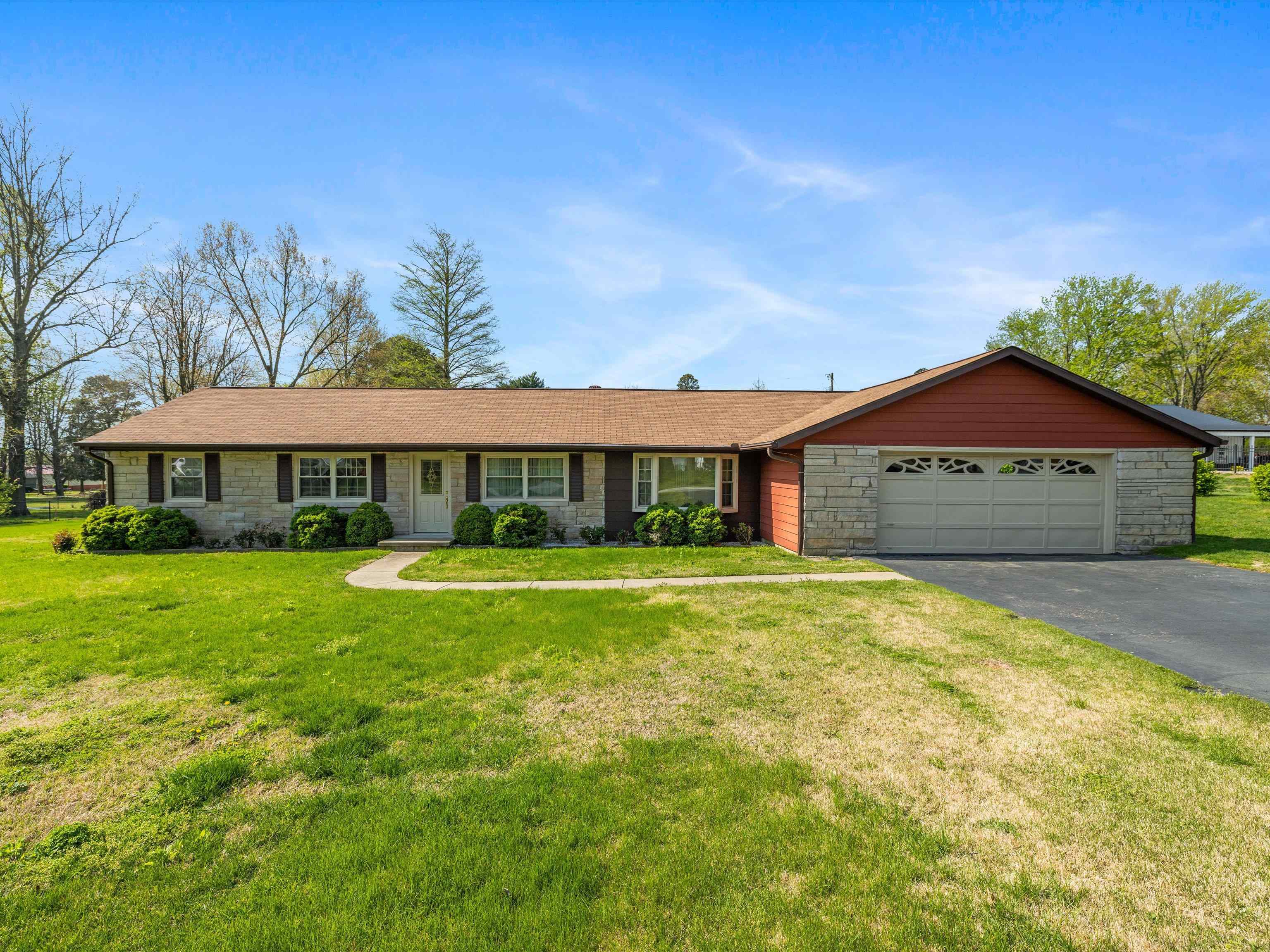 4714 Doe Run, Owensboro, Kentucky 42303, 3 Bedrooms Bedrooms, ,1 BathroomBathrooms,Single Family Residence,For Sale,Doe Run,91988