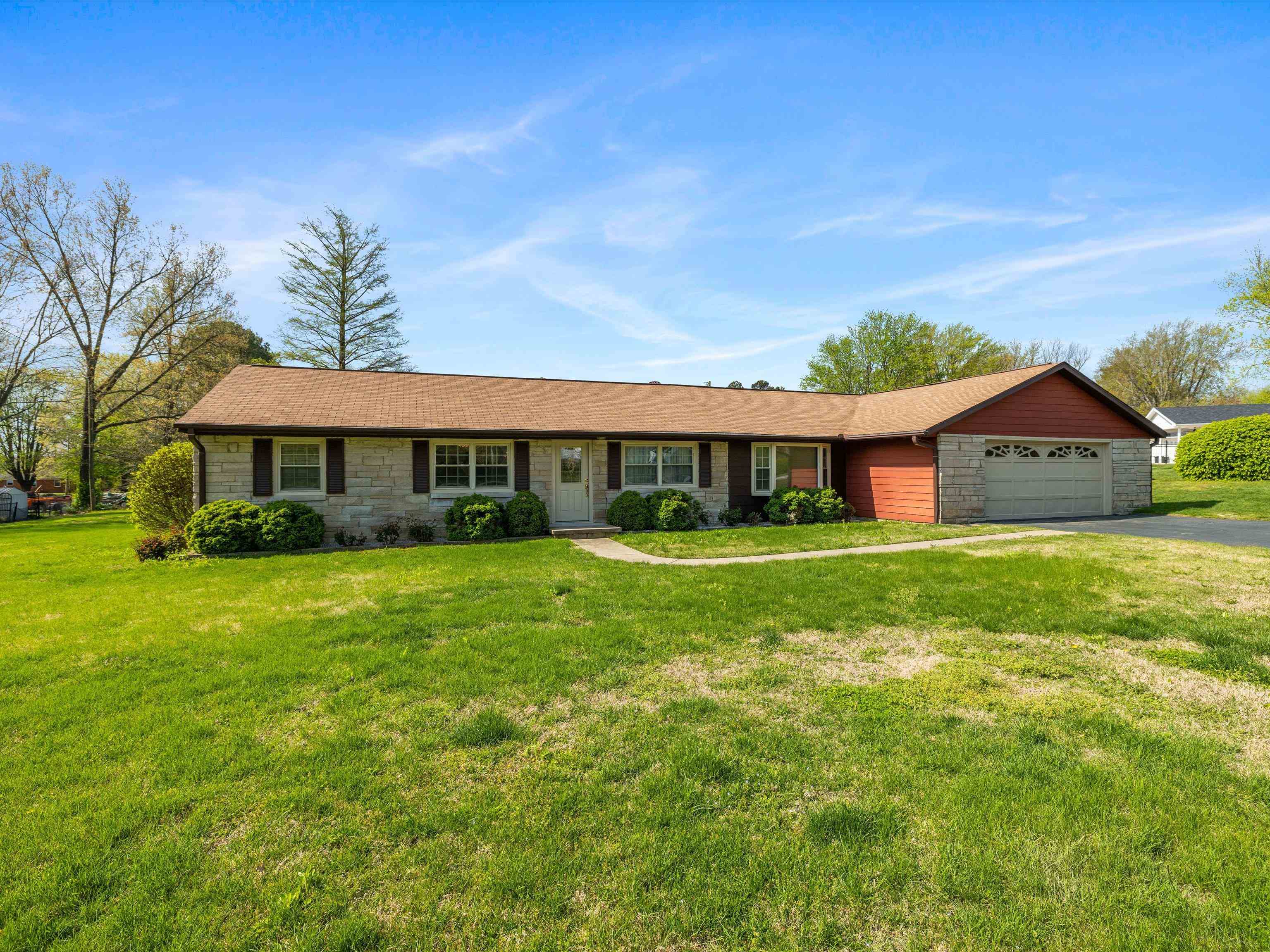 4714 Doe Run, Owensboro, Kentucky 42303, 3 Bedrooms Bedrooms, ,1 BathroomBathrooms,Single Family Residence,For Sale,Doe Run,91988