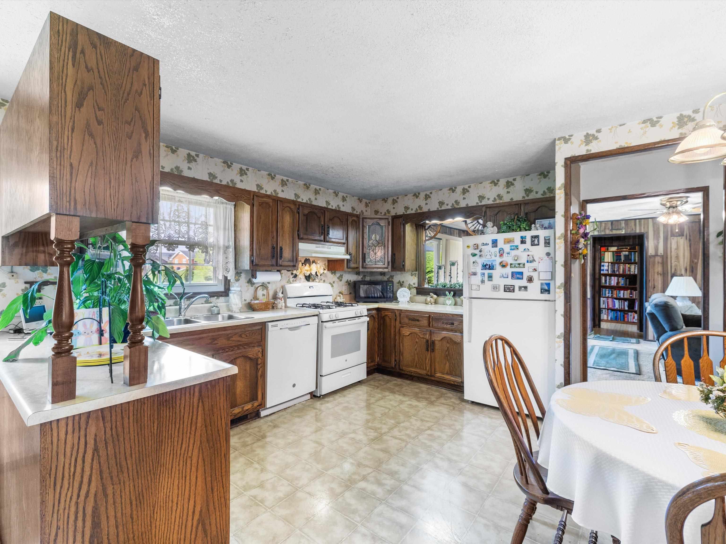 4714 Doe Run, Owensboro, Kentucky 42303, 3 Bedrooms Bedrooms, ,1 BathroomBathrooms,Single Family Residence,For Sale,Doe Run,91988
