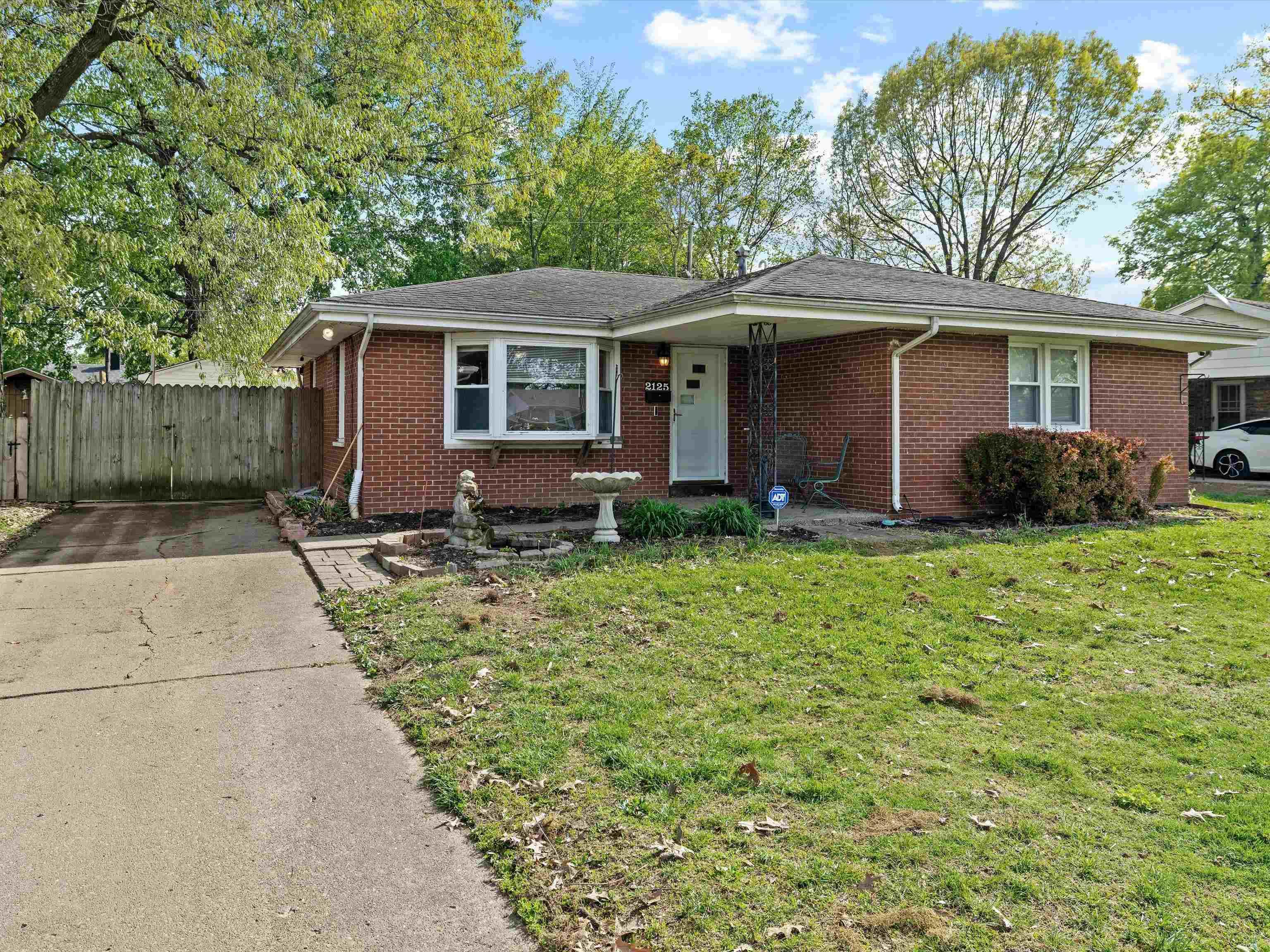 2125 Mahrendale Avenue, Evansville, Indiana 47714, 3 Bedrooms Bedrooms, ,2 BathroomsBathrooms,Single Family Residence,For Sale,Mahrendale Avenue,91989