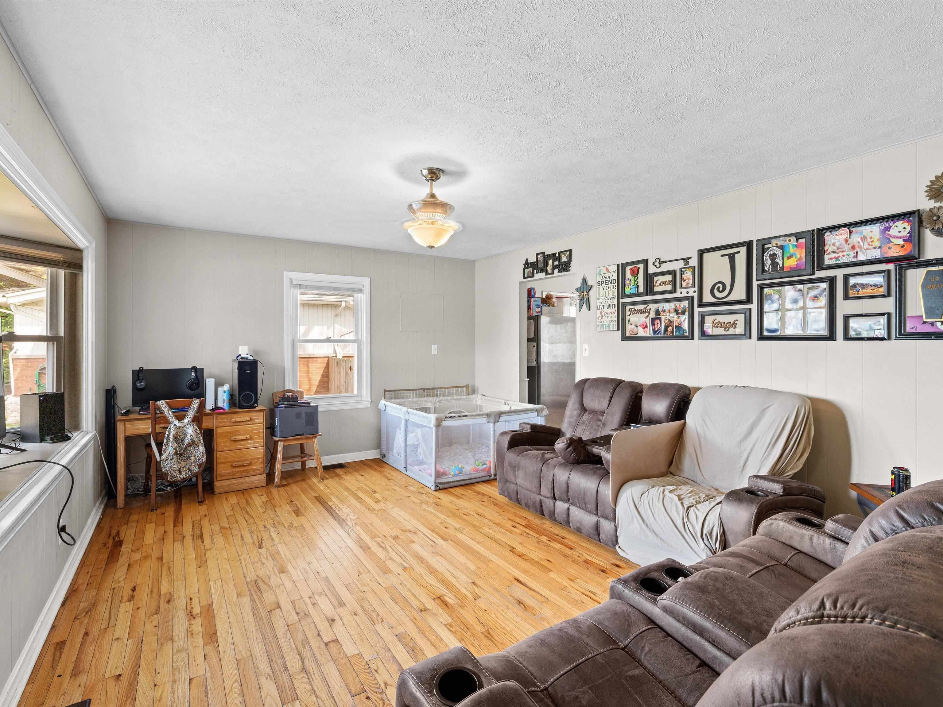 2125 Mahrendale Avenue, Evansville, Indiana 47714, 3 Bedrooms Bedrooms, ,2 BathroomsBathrooms,Single Family Residence,For Sale,Mahrendale Avenue,91989
