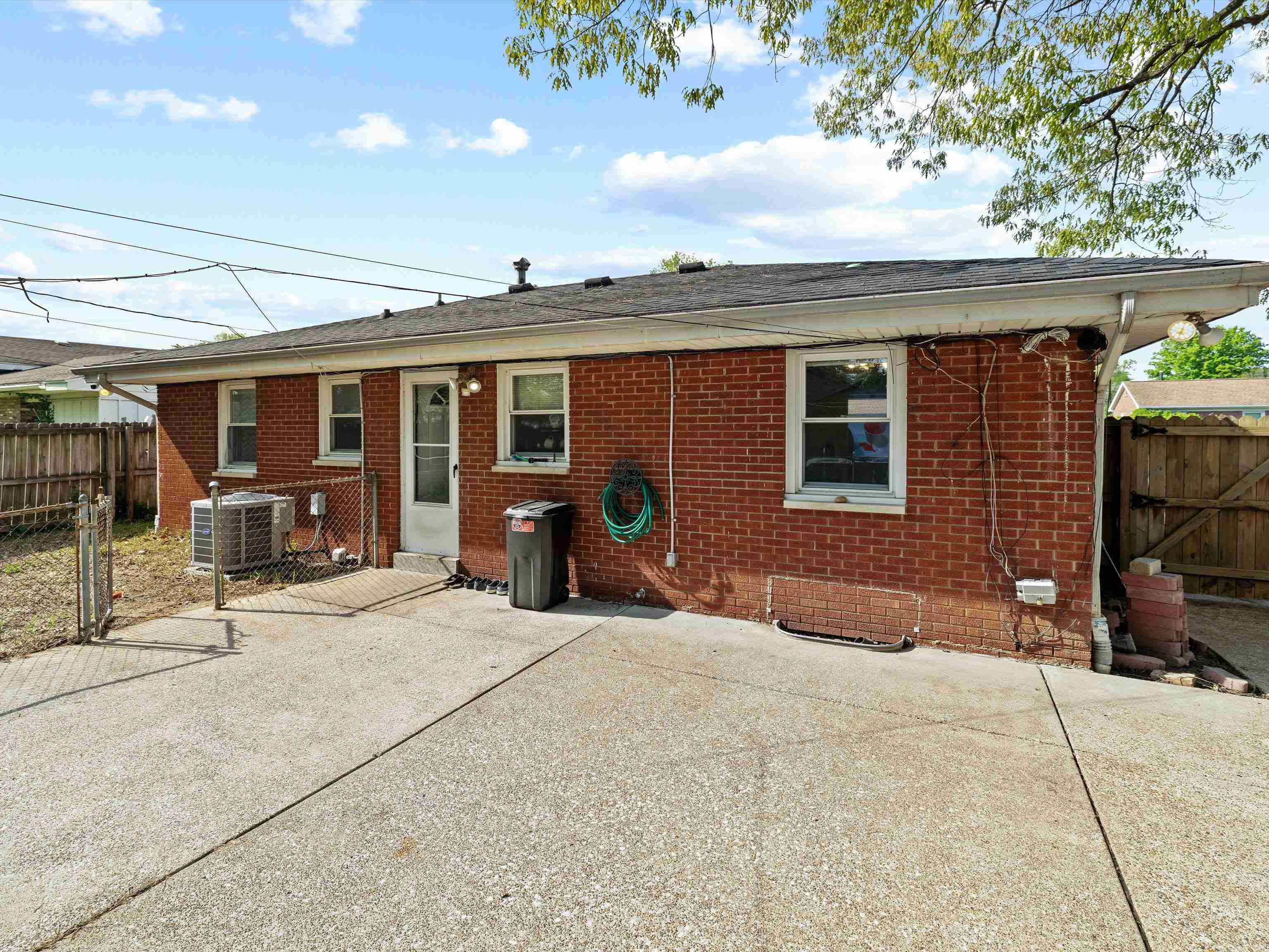 2125 Mahrendale Avenue, Evansville, Indiana 47714, 3 Bedrooms Bedrooms, ,2 BathroomsBathrooms,Single Family Residence,For Sale,Mahrendale Avenue,91989