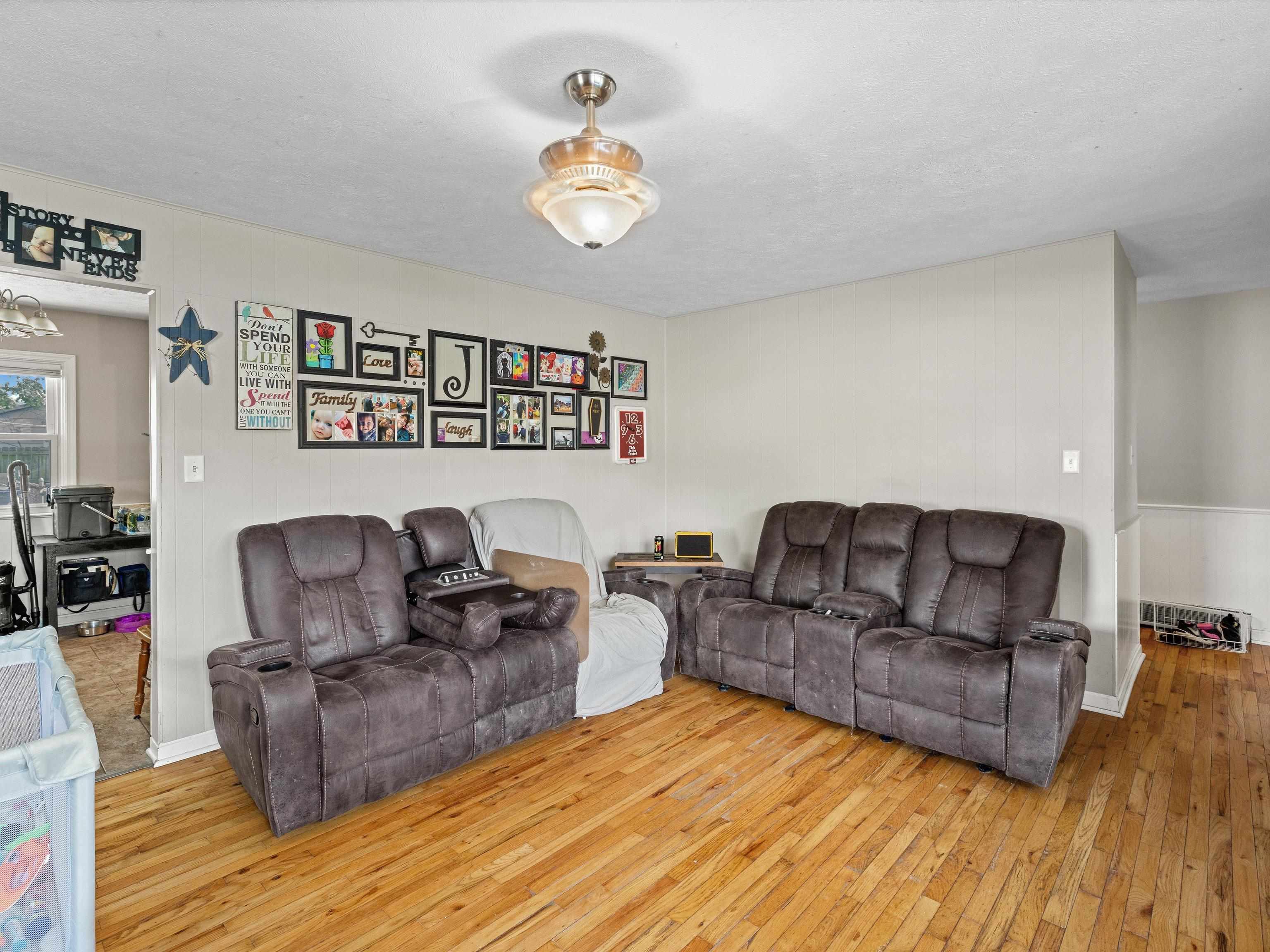 2125 Mahrendale Avenue, Evansville, Indiana 47714, 3 Bedrooms Bedrooms, ,2 BathroomsBathrooms,Single Family Residence,For Sale,Mahrendale Avenue,91989