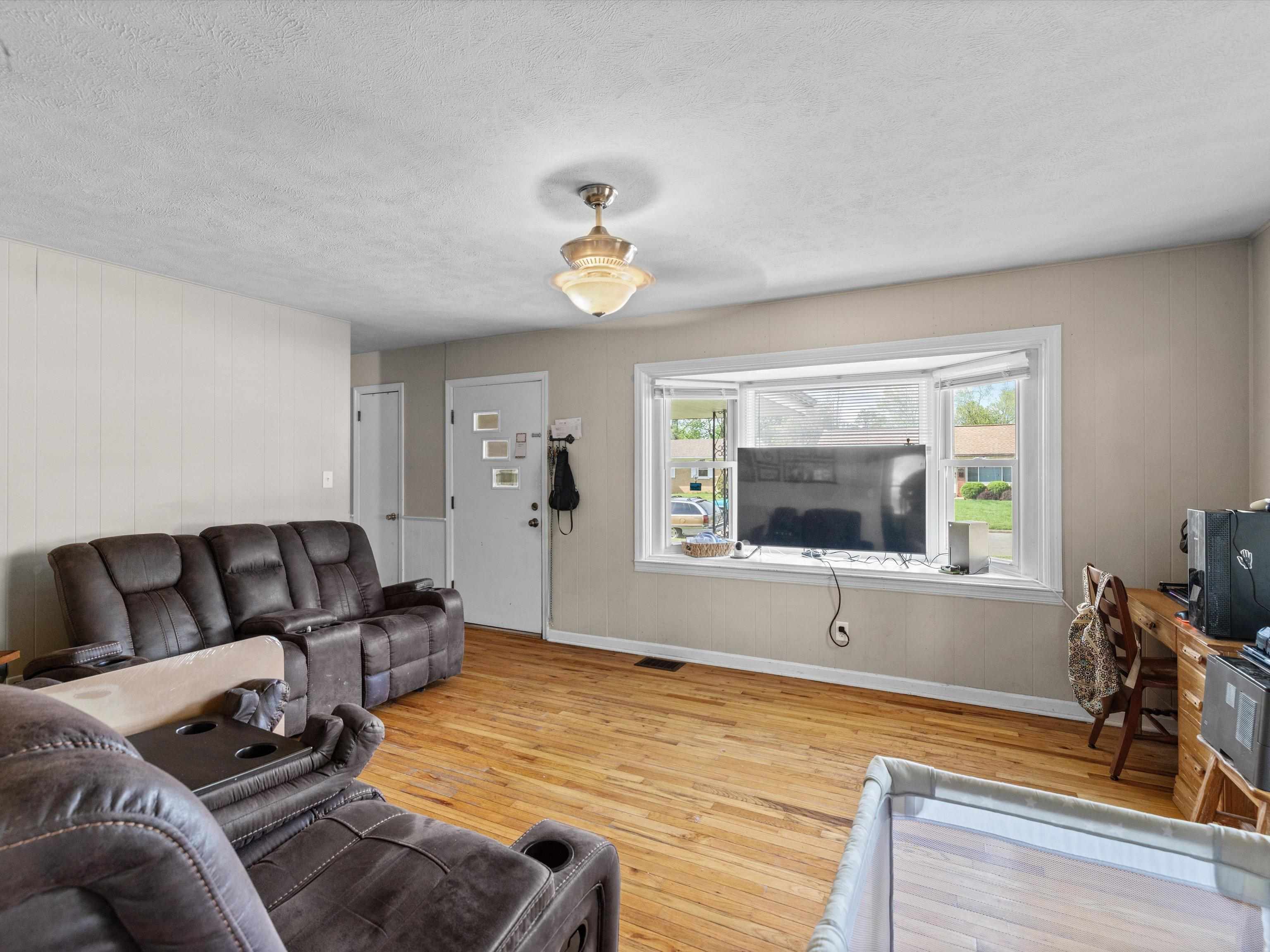 2125 Mahrendale Avenue, Evansville, Indiana 47714, 3 Bedrooms Bedrooms, ,2 BathroomsBathrooms,Single Family Residence,For Sale,Mahrendale Avenue,91989