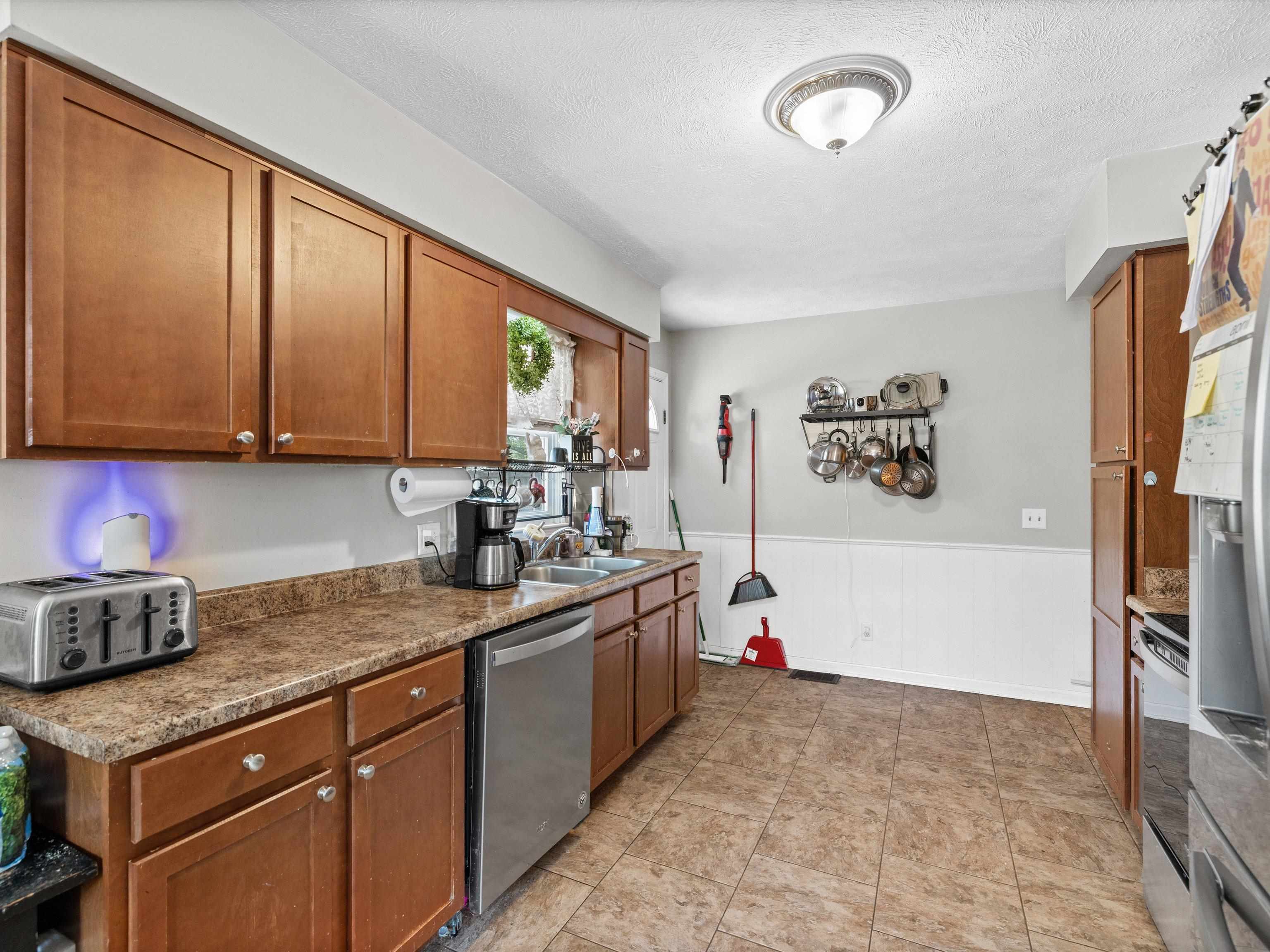 2125 Mahrendale Avenue, Evansville, Indiana 47714, 3 Bedrooms Bedrooms, ,2 BathroomsBathrooms,Single Family Residence,For Sale,Mahrendale Avenue,91989