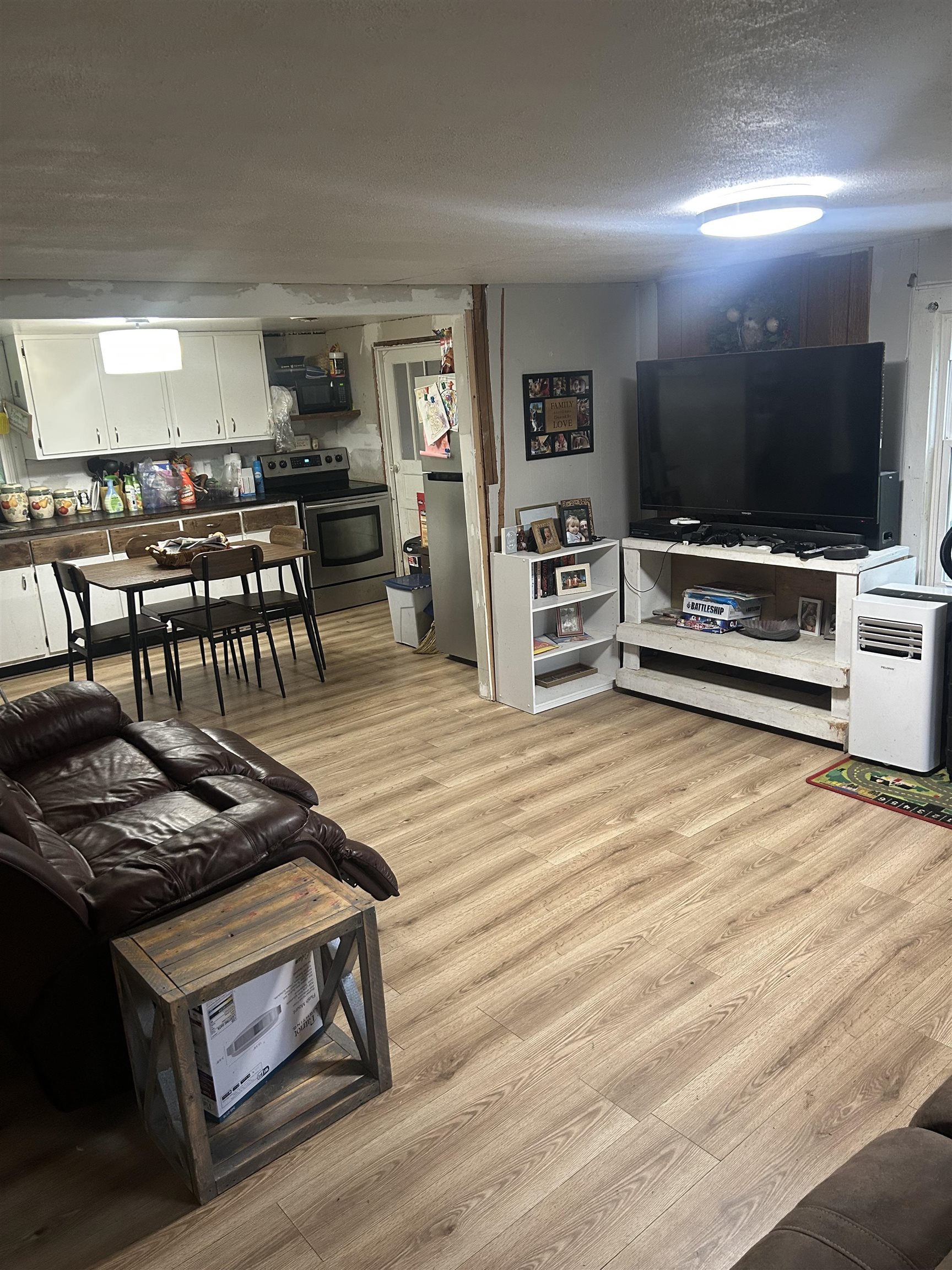 5199 State Route 764, Whitesville, Kentucky 42378, 2 Bedrooms Bedrooms, ,1 BathroomBathrooms,Single Family Residence,For Sale,State Route 764,91992