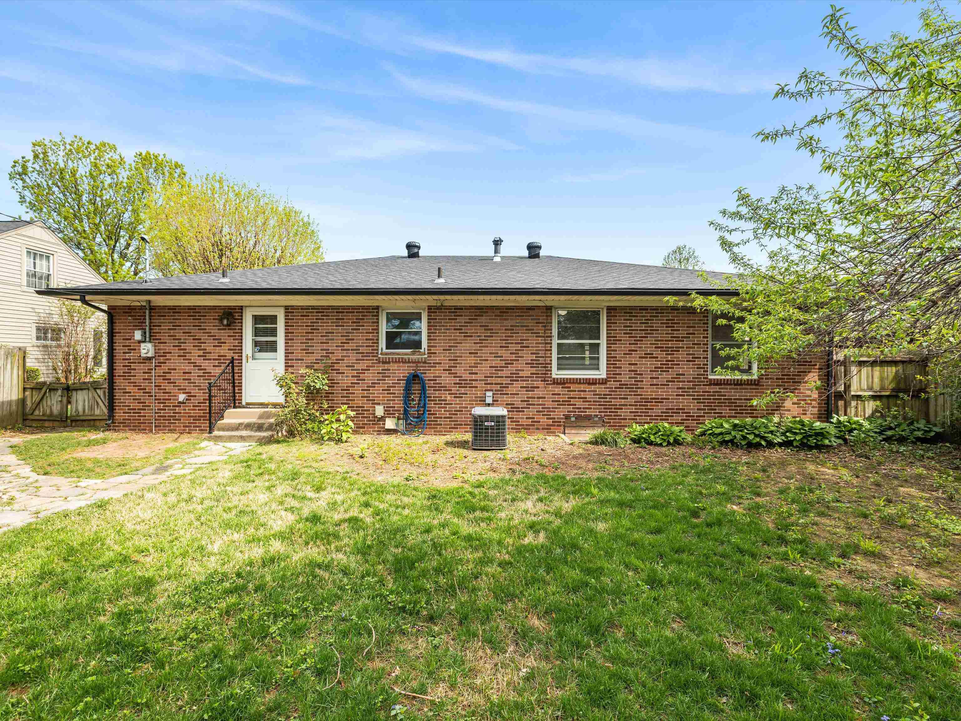 1742 Mohawk Dr, Owensboro, Kentucky 42301, 3 Bedrooms Bedrooms, ,1 BathroomBathrooms,Single Family Residence,For Sale,Mohawk Dr,91998