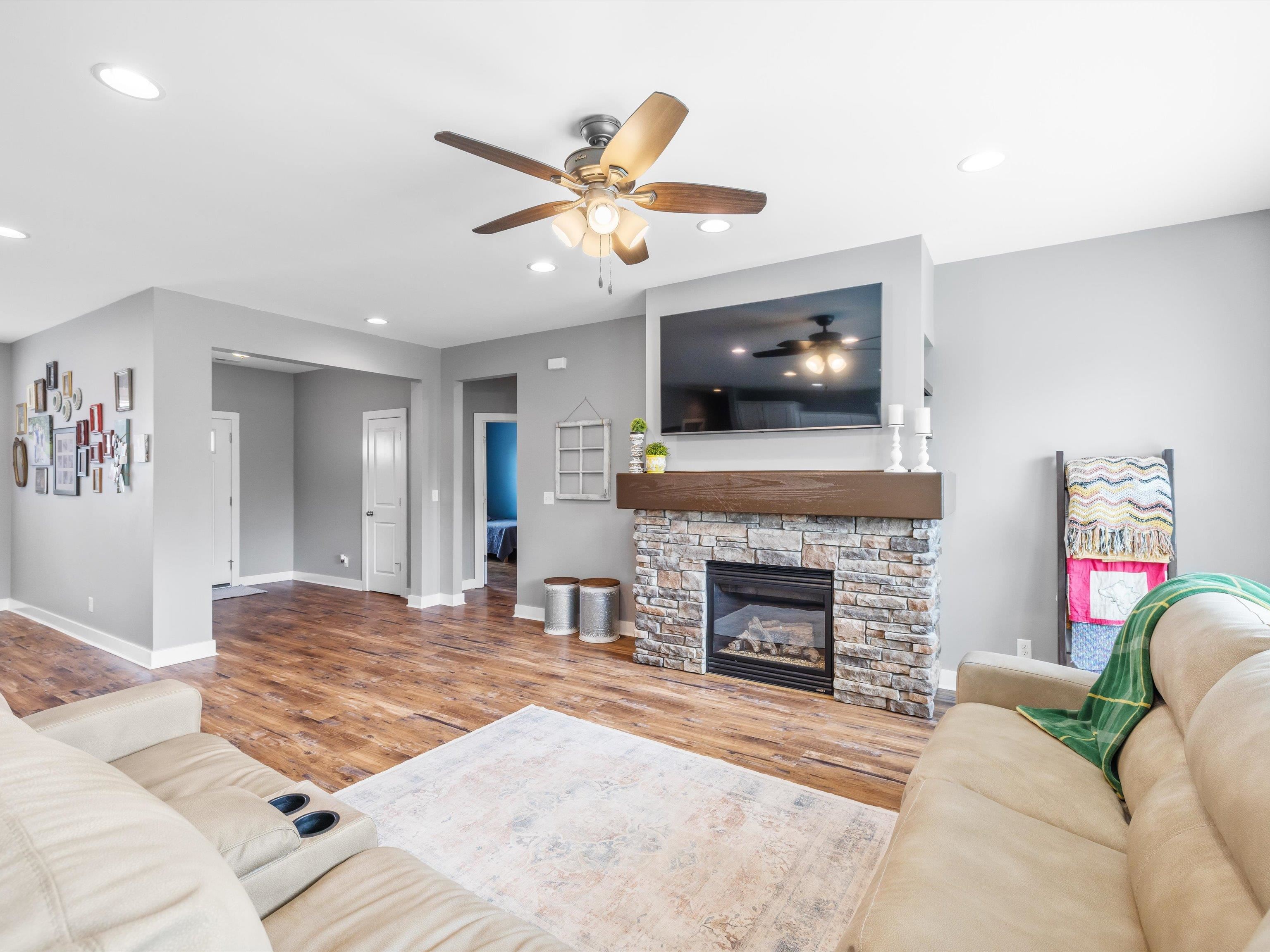2236 Meadowhill Lane, Utica, Kentucky 42376, 3 Bedrooms Bedrooms, ,2 BathroomsBathrooms,Single Family Residence,For Sale,Meadowhill Lane,92001